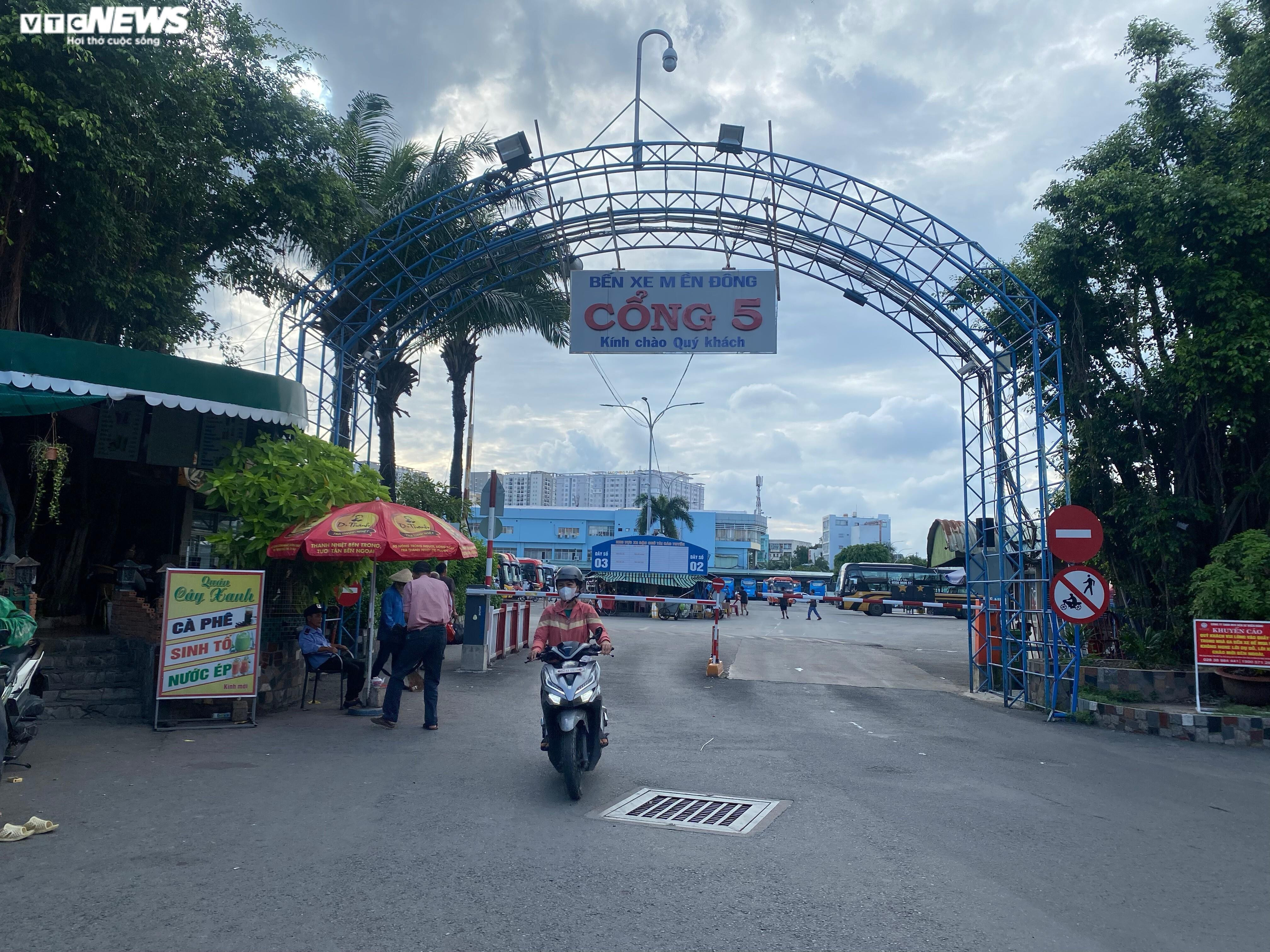 Giao thông ngày cuối nghỉ lễ: Hà Nội ùn tắc, TP.HCM thông thoáng - 23