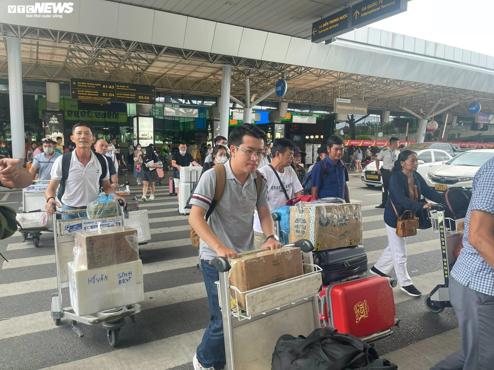 Giao thông ngày cuối nghỉ lễ: Hà Nội ùn tắc, TP.HCM thông thoáng - 15