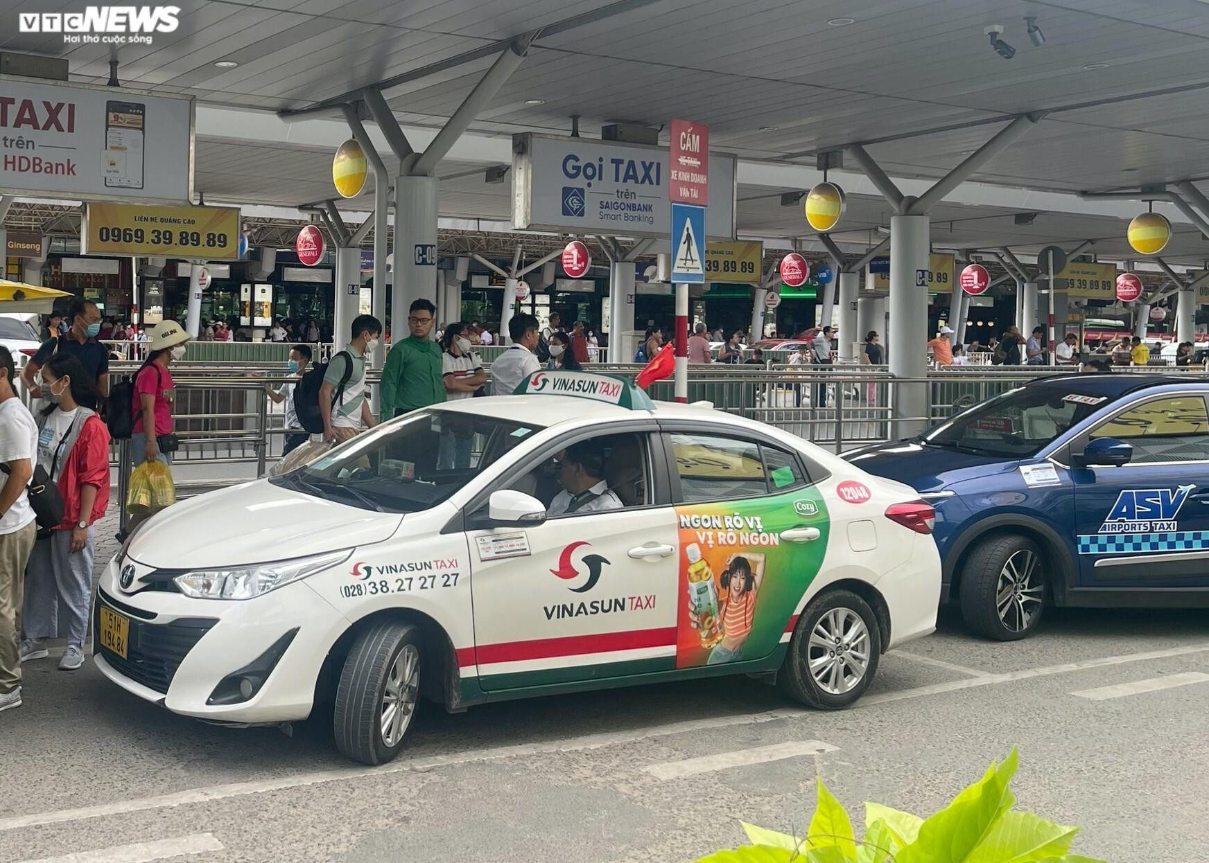 Giao thông ngày cuối nghỉ lễ: Hà Nội ùn tắc, TP.HCM thông thoáng - 21