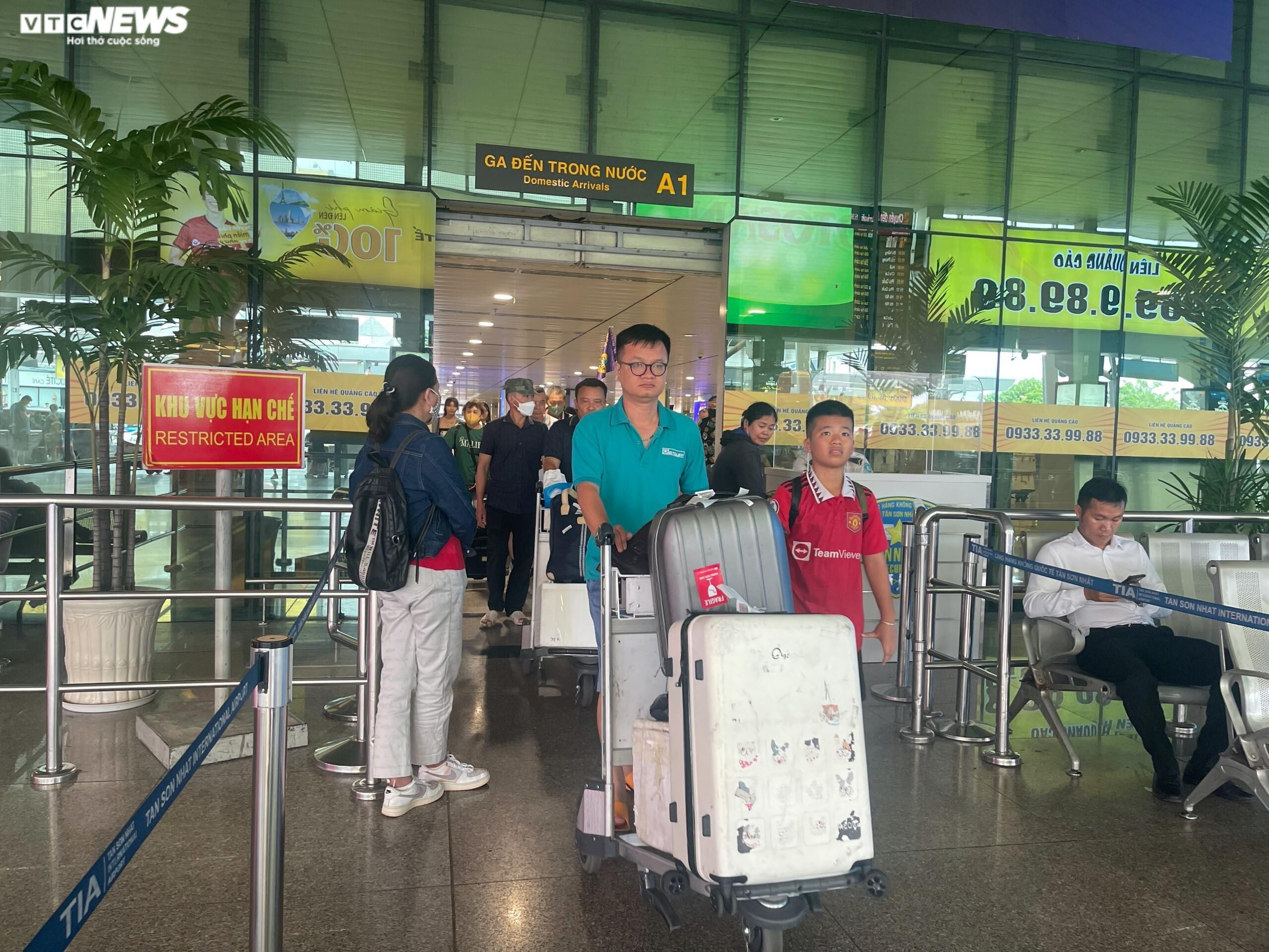 Giao thông ngày cuối nghỉ lễ: Hà Nội ùn tắc, TP.HCM thông thoáng - 17