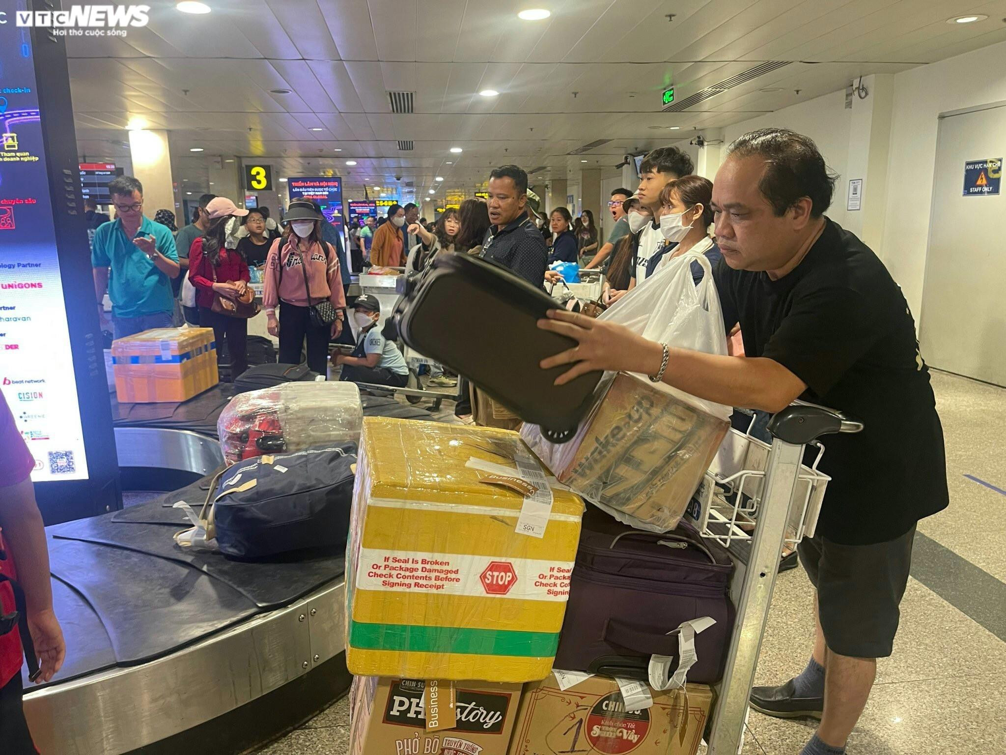 Giao thông ngày cuối nghỉ lễ: Hà Nội ùn tắc, TP.HCM thông thoáng - 18