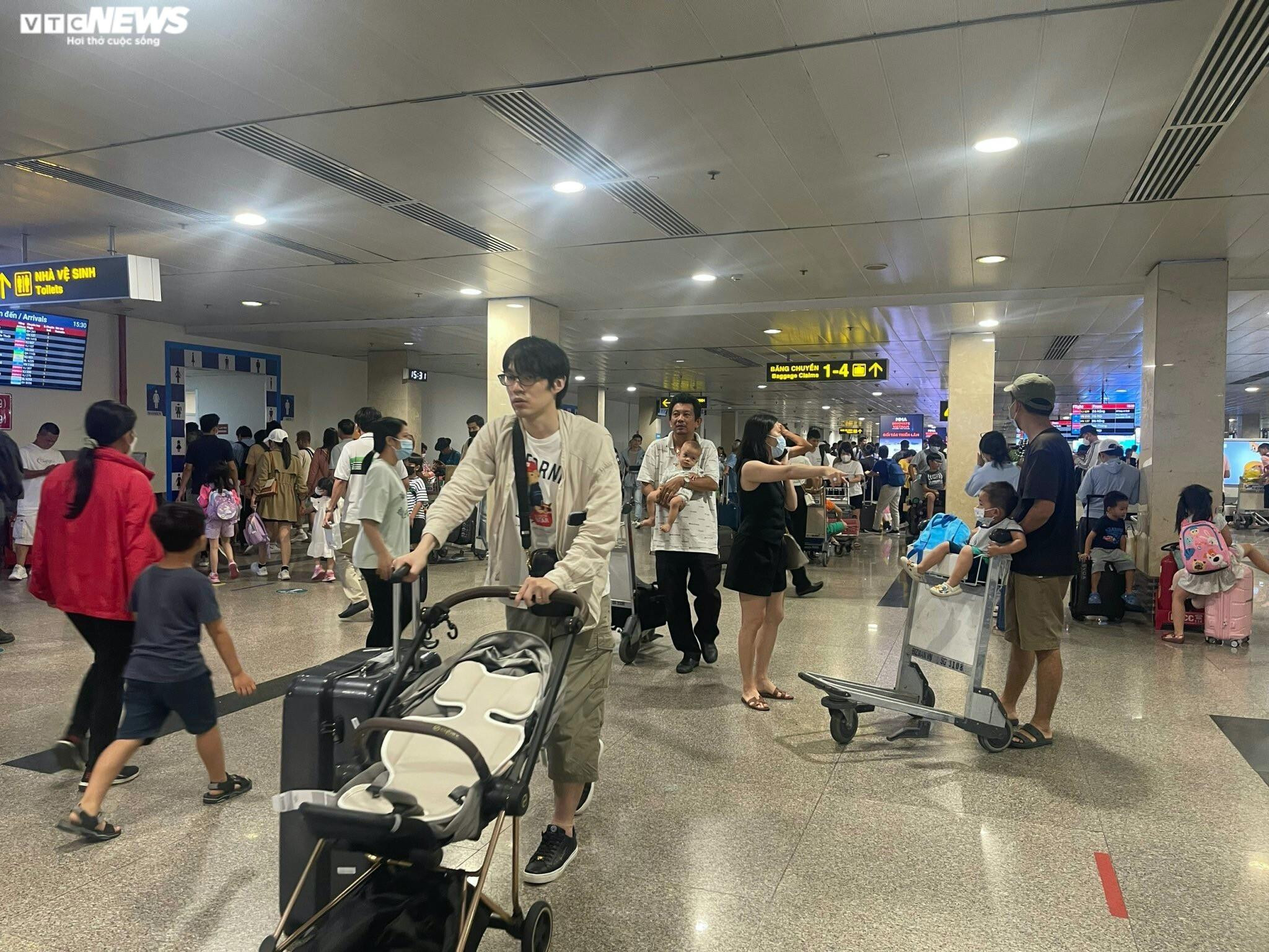 Giao thông ngày cuối nghỉ lễ: Hà Nội ùn tắc, TP.HCM thông thoáng - 16