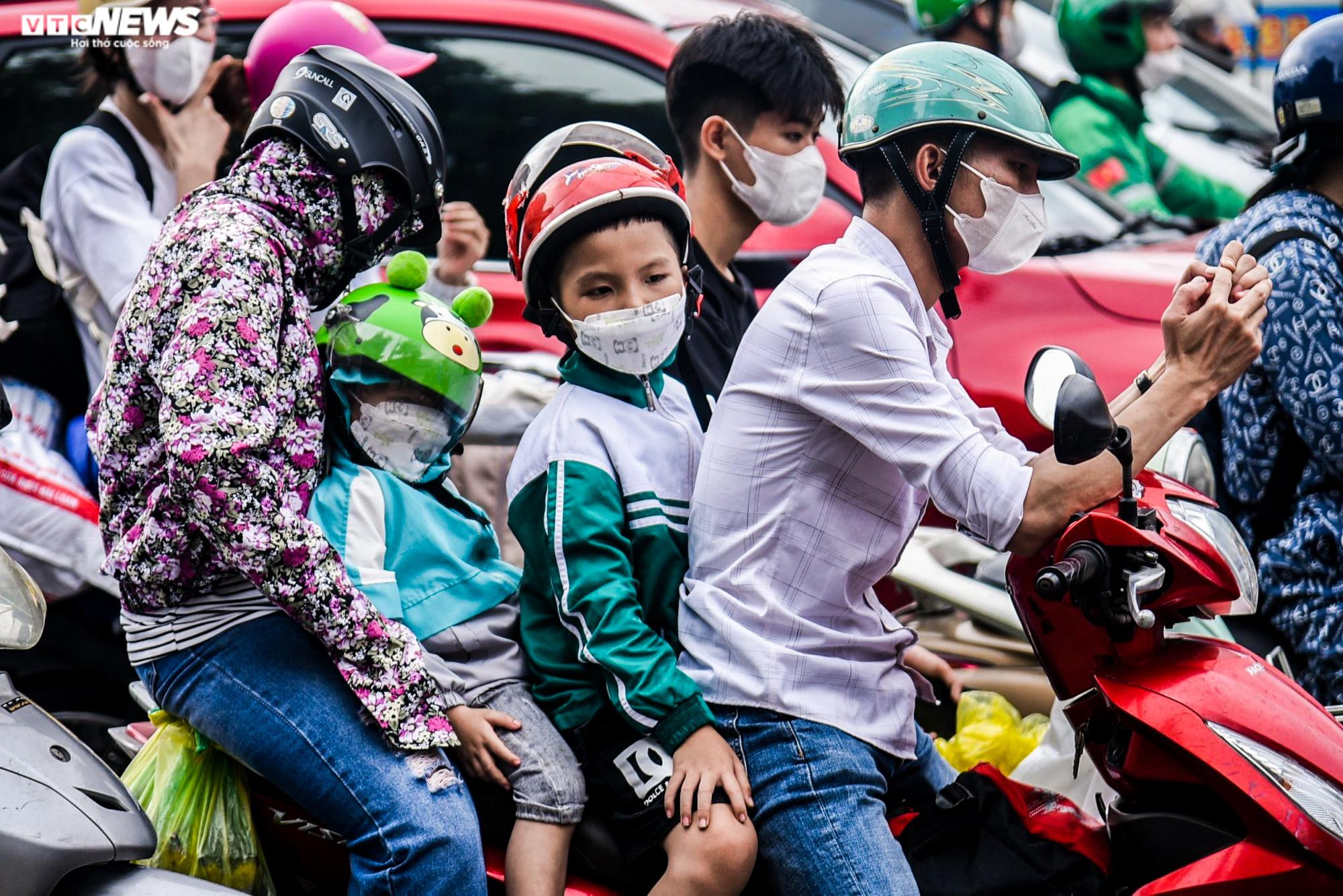 Giao thông ngày cuối nghỉ lễ: Hà Nội ùn tắc, TP.HCM thông thoáng - 11