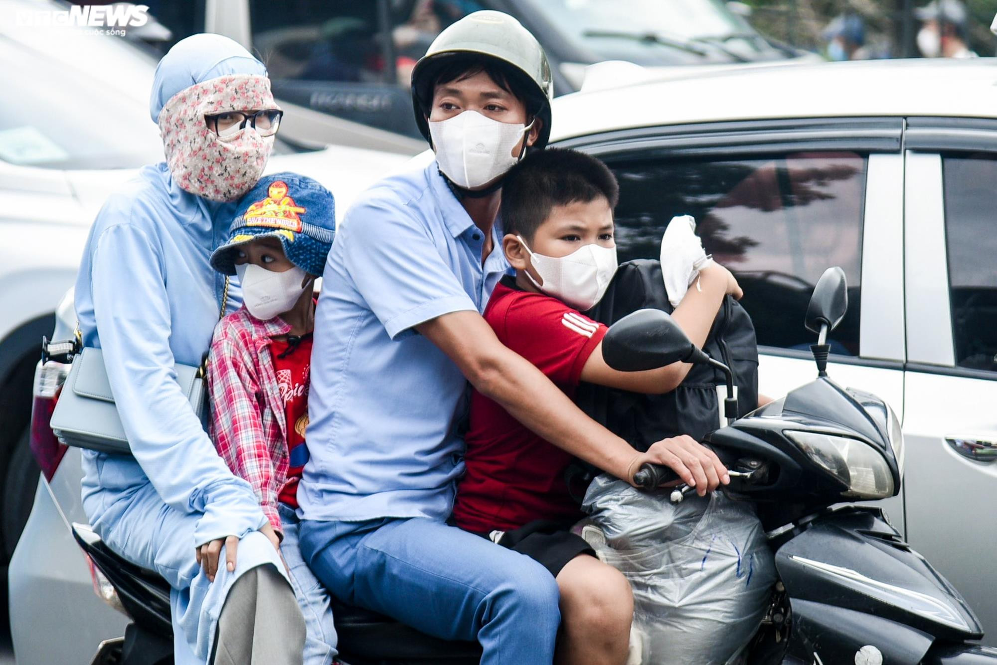 Giao thông ngày cuối nghỉ lễ: Hà Nội ùn tắc, TP.HCM thông thoáng - 12