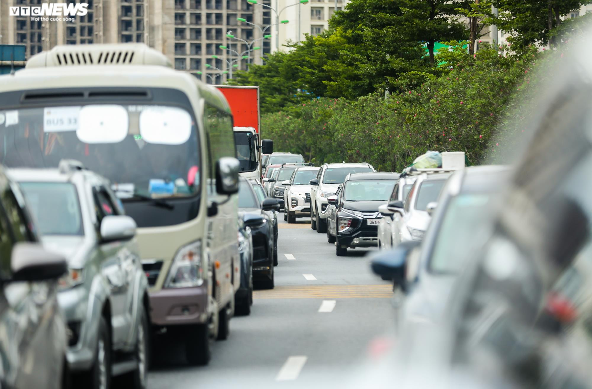 Giao thông ngày cuối nghỉ lễ: Hà Nội ùn tắc, TP.HCM thông thoáng - 2