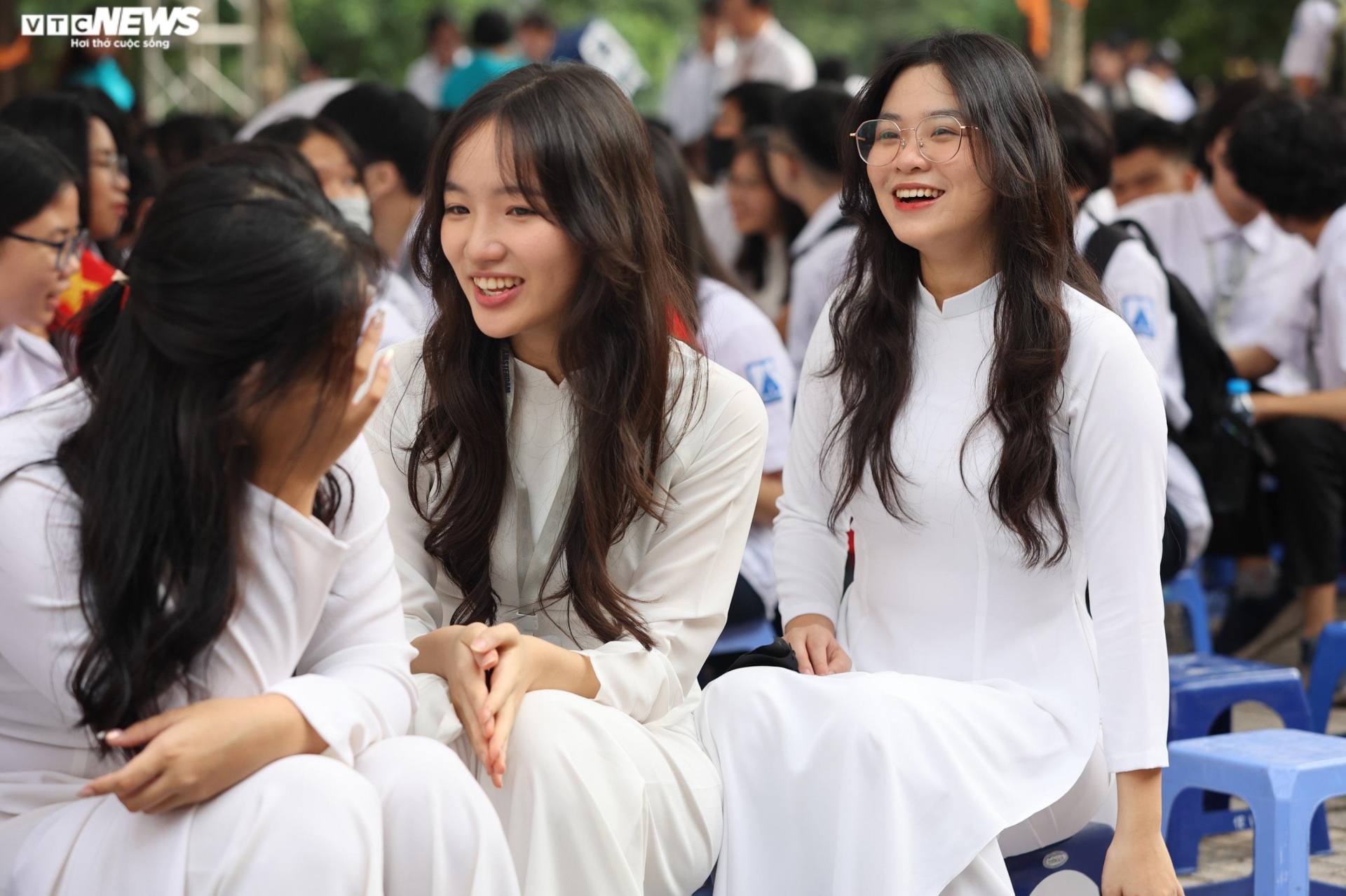 Vẻ đẹp trong sáng, ngọt ngào của nữ sinh trong tà áo dài trắng ngày khai giảng - 8