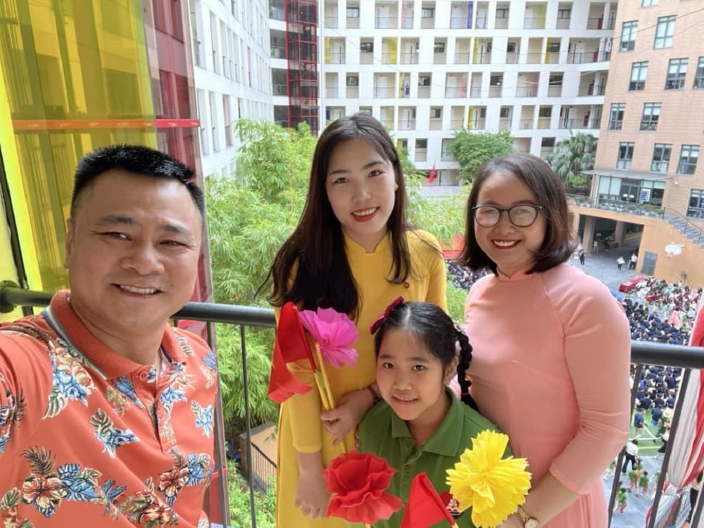 Sao Việt nô nức đưa con đi khai giảng, vợ cố nhạc sĩ Trần Lập chia sẻ xúc động - 6