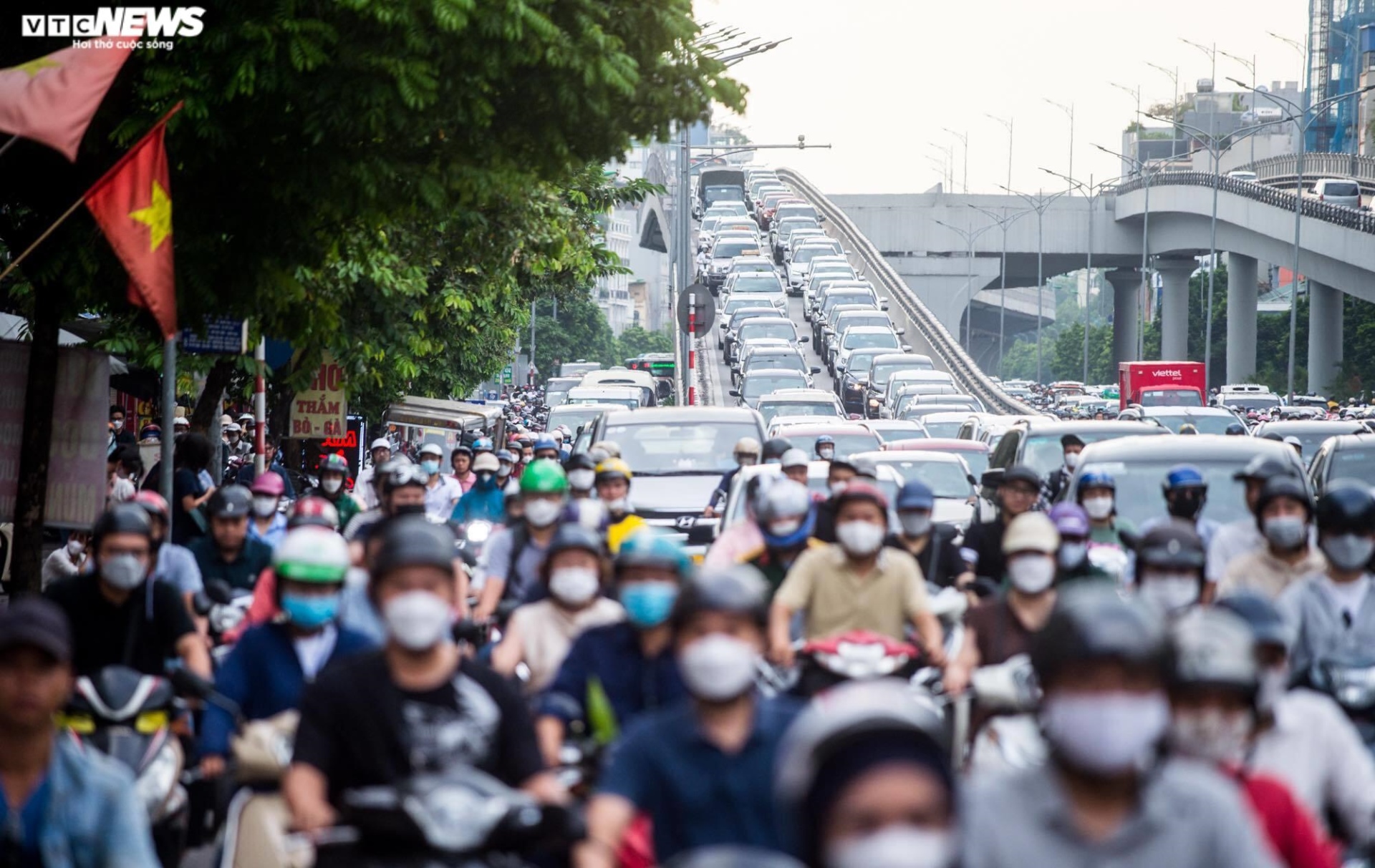 Đường Hà Nội tắc dài trong ngày khai giảng năm học mới - 6