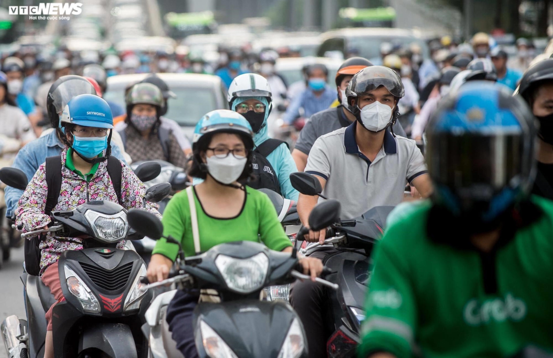 Đường Hà Nội tắc dài trong ngày khai giảng năm học mới - 7