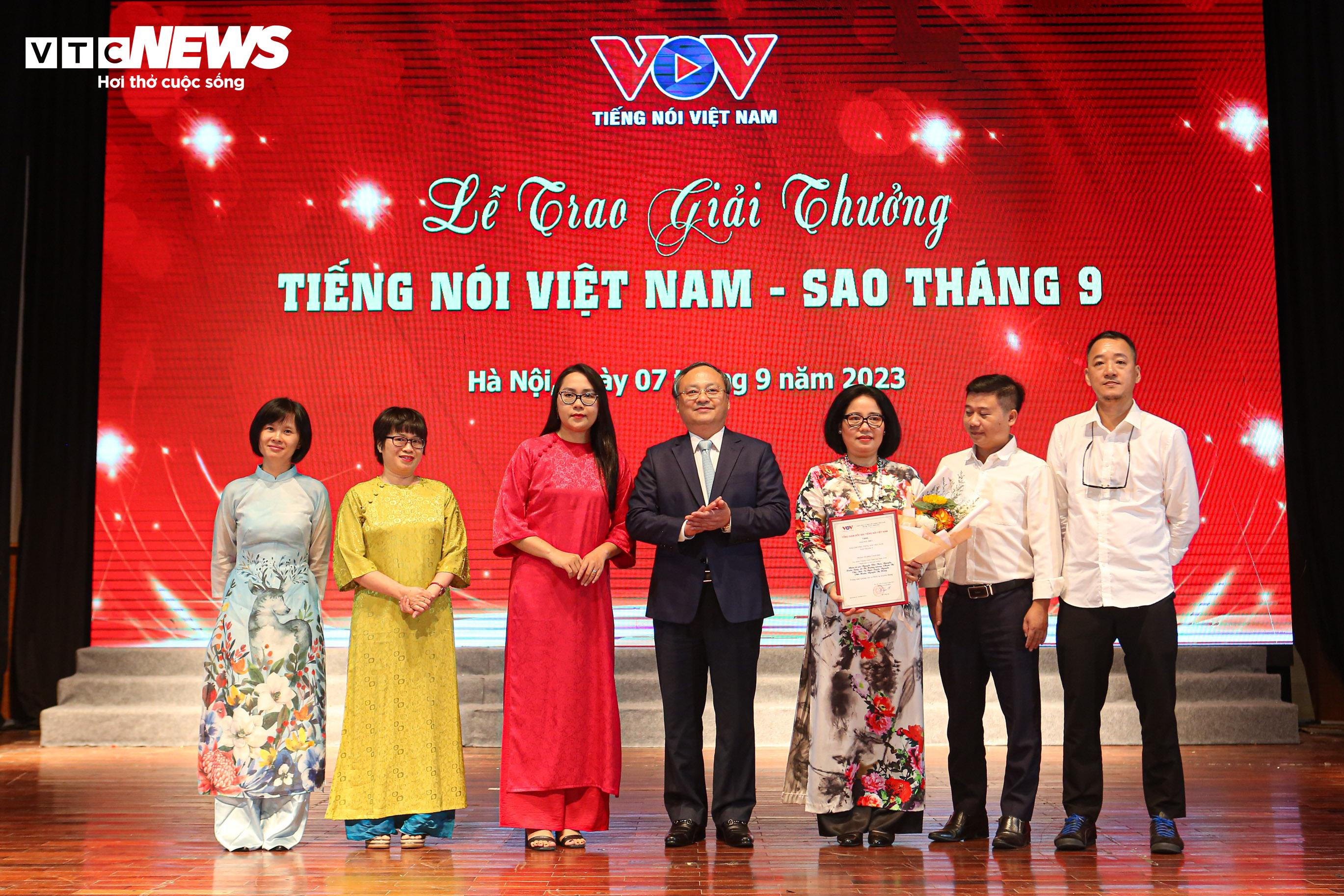 Toàn cảnh Lễ trao Giải thưởng Tiếng nói Việt Nam – Sao tháng 9 - 8