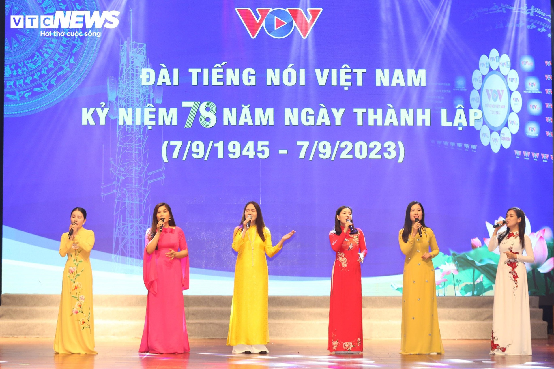 Toàn cảnh Lễ trao Giải thưởng Tiếng nói Việt Nam – Sao tháng 9 - 6