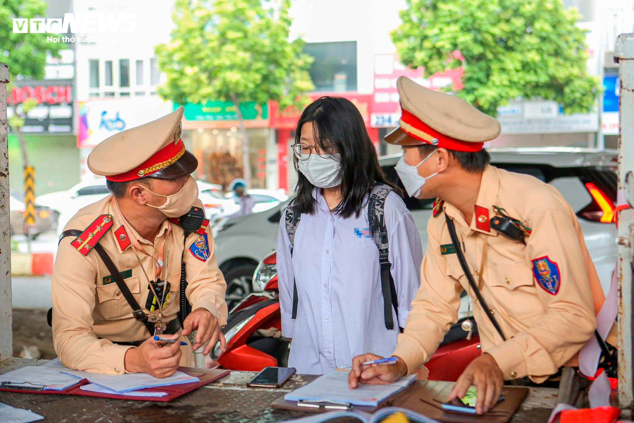 Để con chưa đủ tuổi lái xe máy đi học, cả phụ huynh và học sinh bị xử phạt - 8