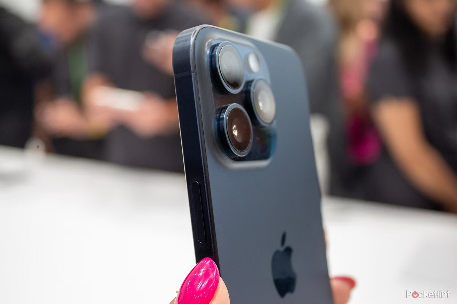 Cận cảnh iPhone 15 và 15 Pro Max vừa được Apple cho ra mắt - 5