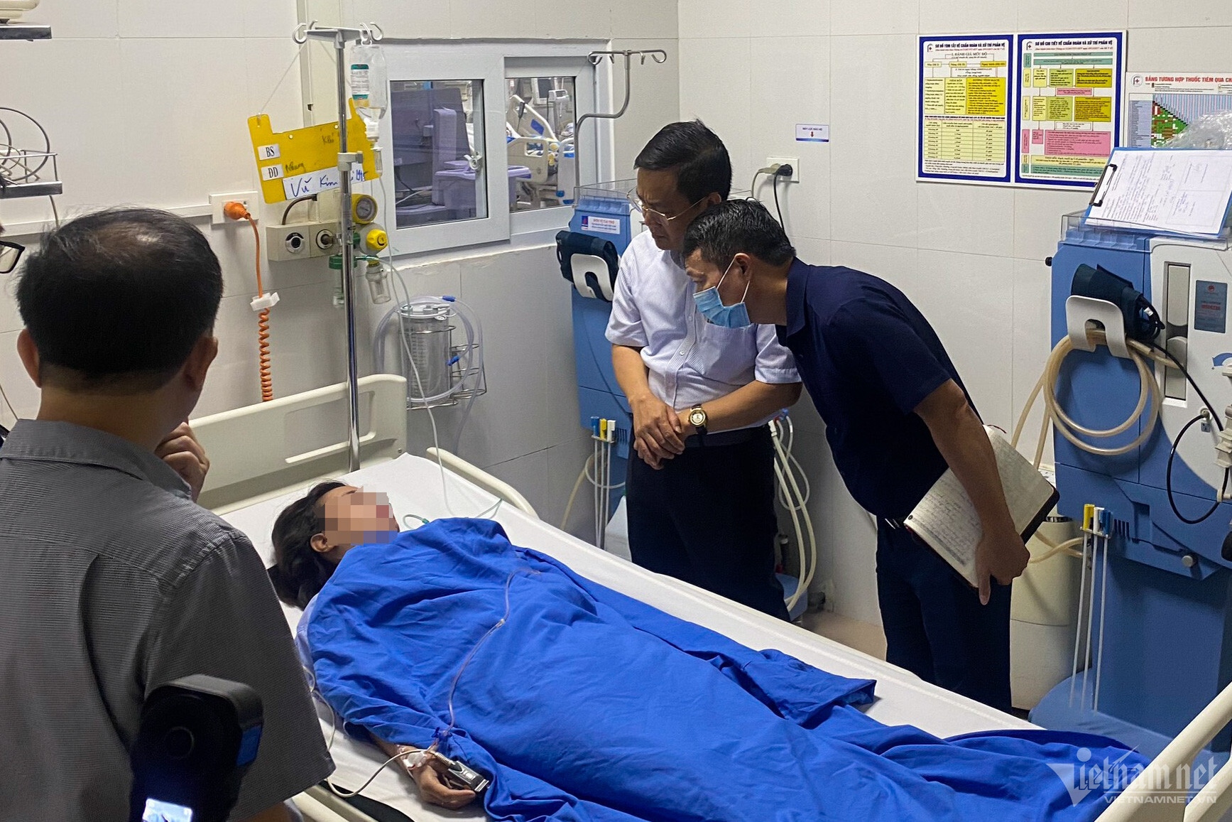 Không khí căng thẳng trong phòng phẫu thuật nạn nhân vụ cháy chung cư mini - 9
