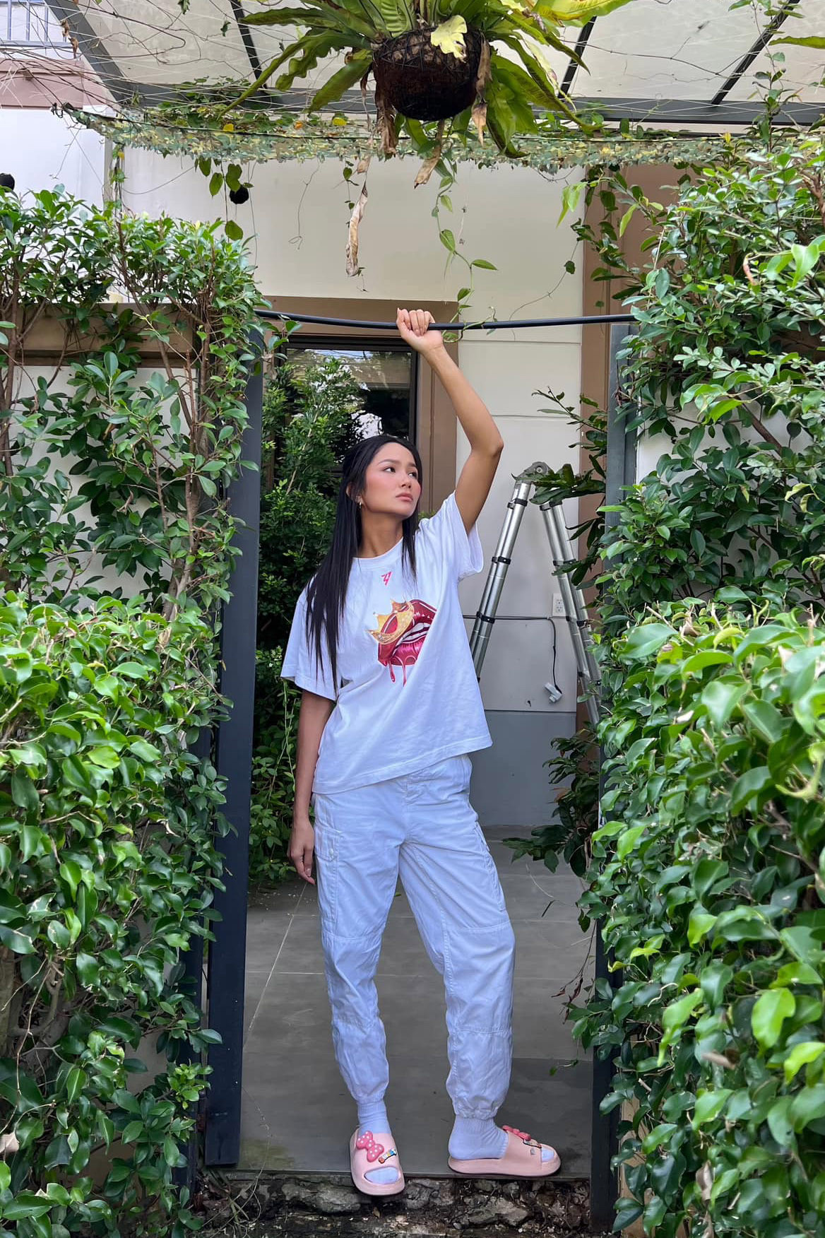 Sao Việt 15/9: Siu Black khóc bên chồng, Lâm Khánh Chi khác lạ - 15