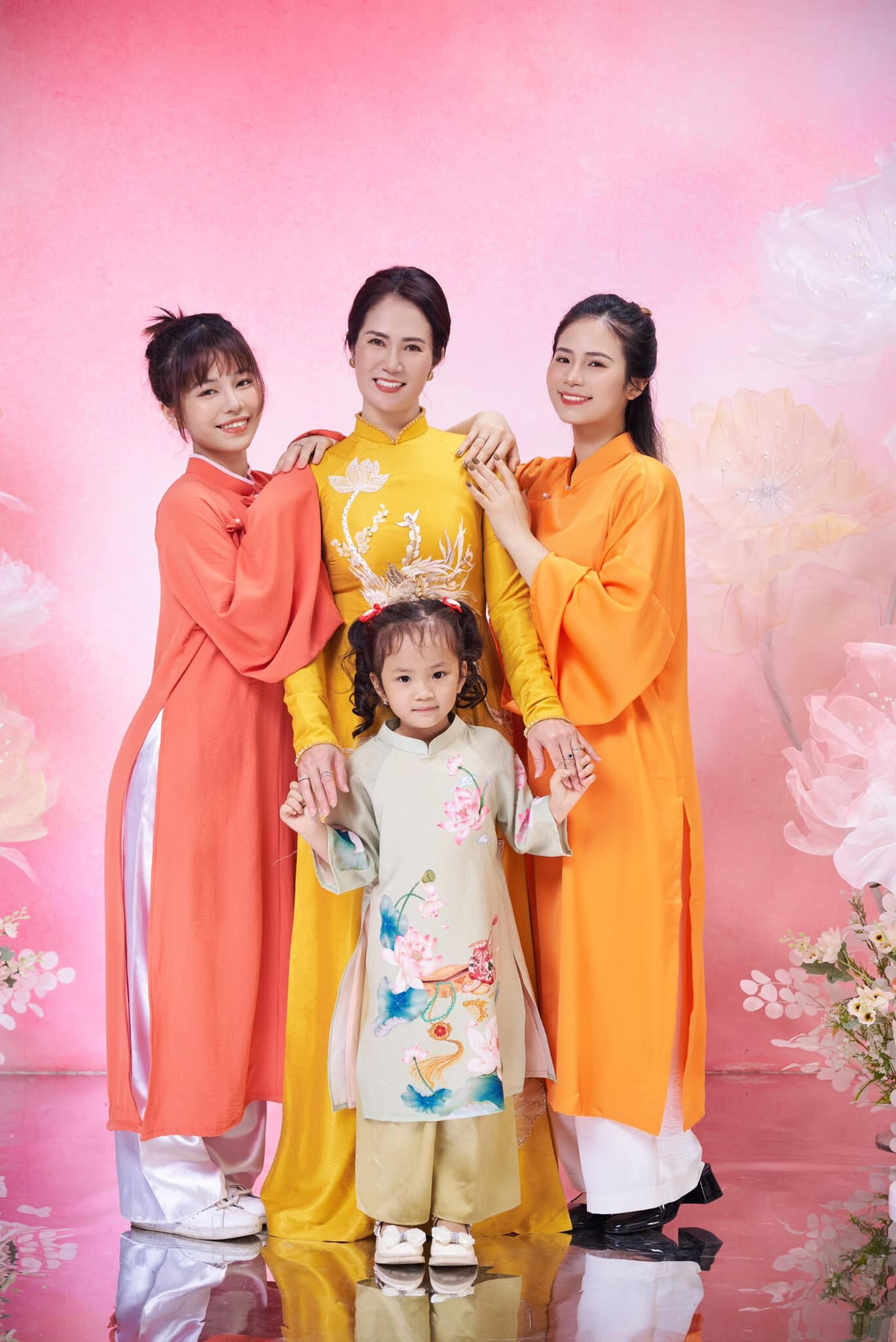 Sao Việt 17/9: Lệ Quyên khác lạ với tóc ngắn, Cường Đô La ra dáng 'bố bỉm sữa' - 9