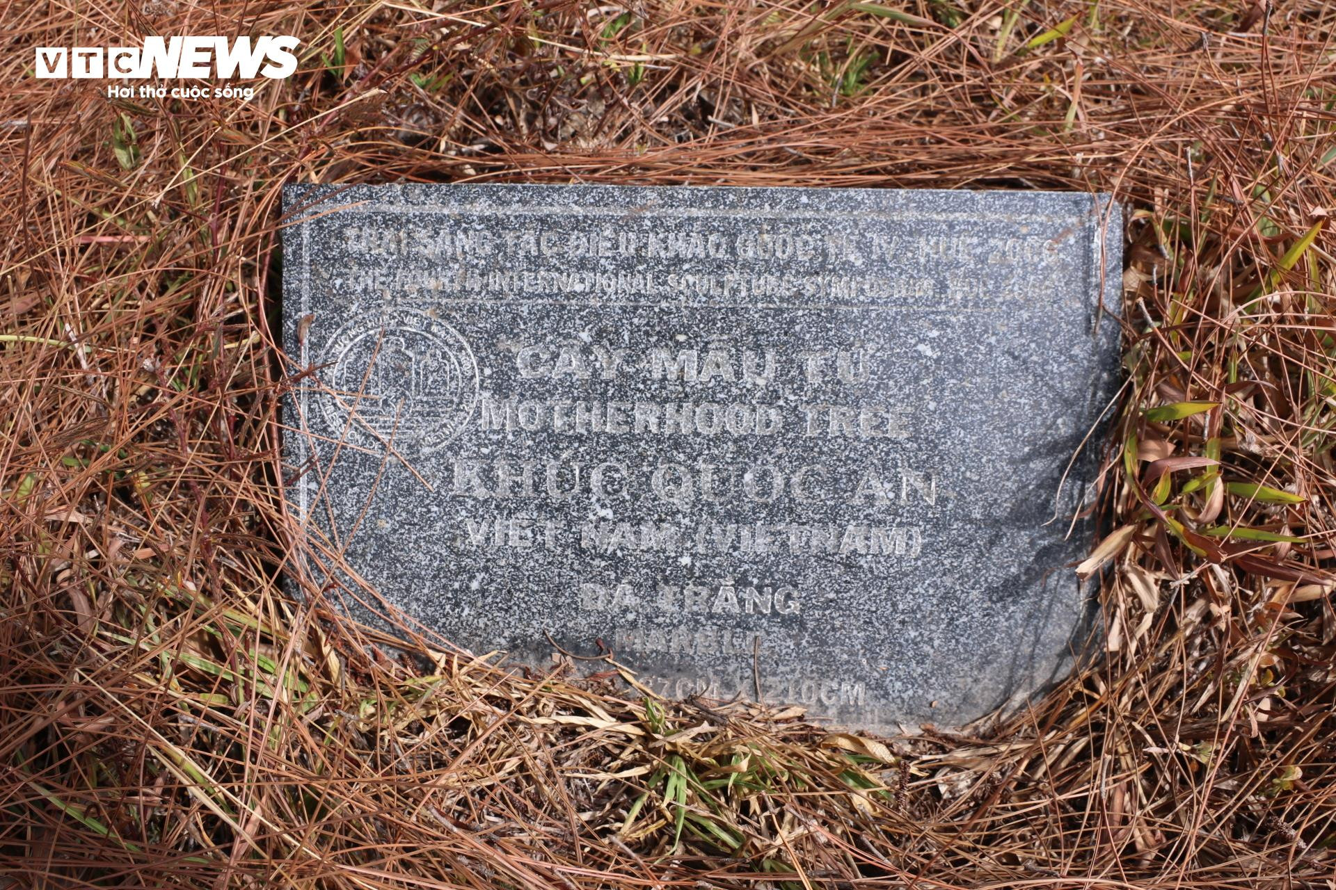 Loạt tượng điêu khắc bị bỏ quên trong công viên kinh dị nổi tiếng thế giới ở Huế - 8