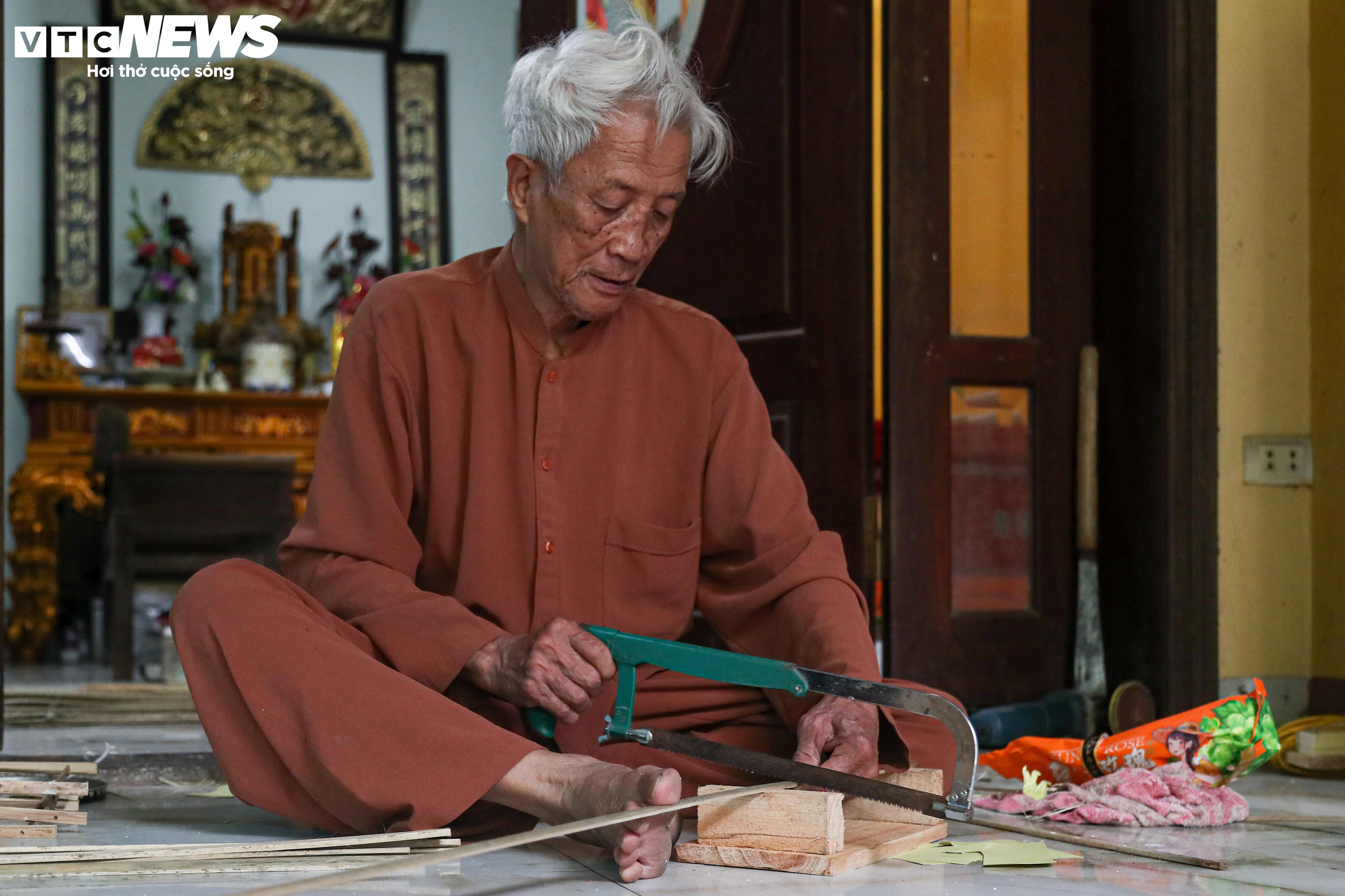 Nghệ nhân 84 tuổi vẫn miệt mài làm đèn hiếu thảo mỗi dịp Trung thu - 3
