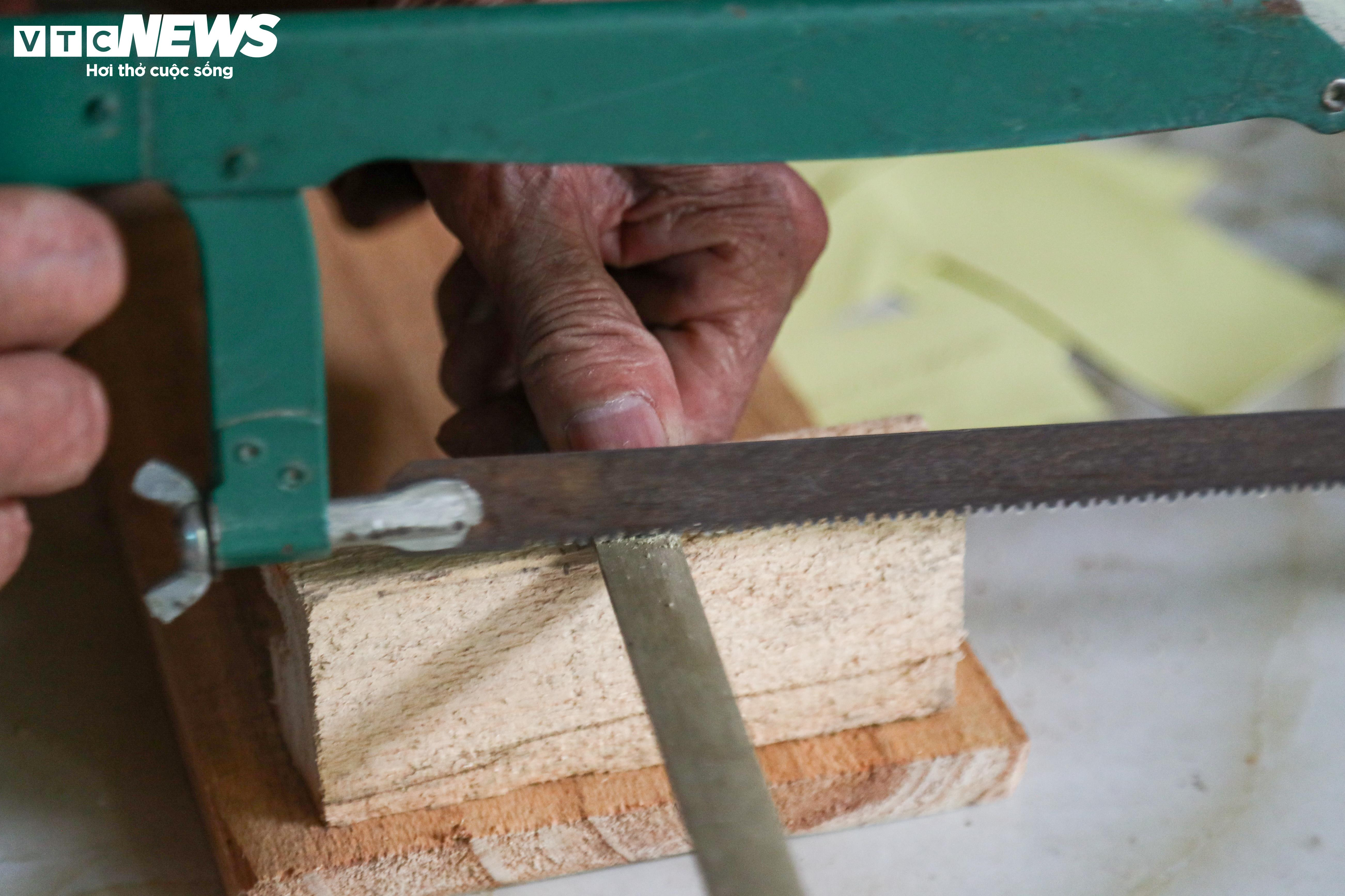 Nghệ nhân 84 tuổi vẫn miệt mài làm đèn hiếu thảo mỗi dịp Trung thu - 4