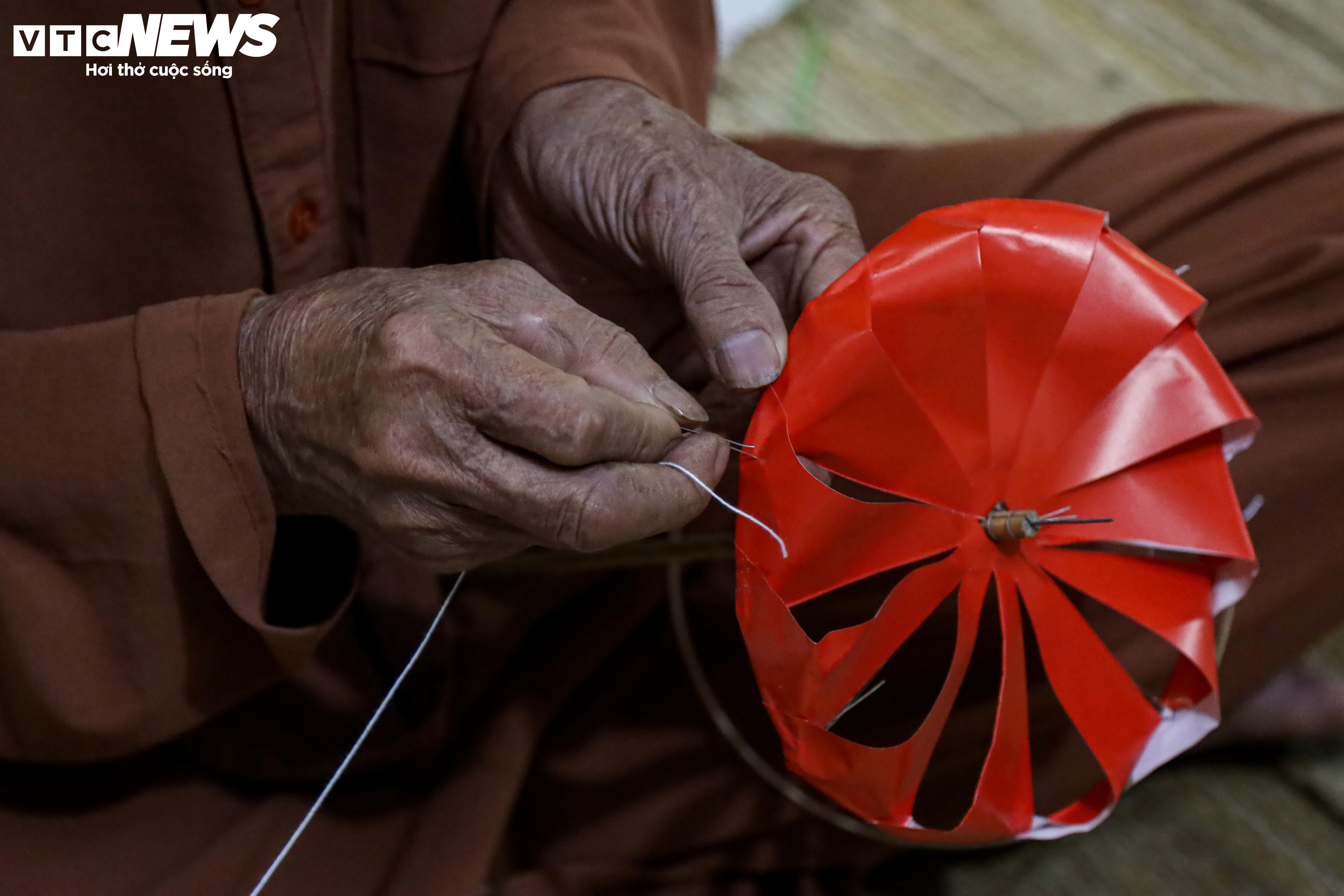 Nghệ nhân 84 tuổi vẫn miệt mài làm đèn hiếu thảo mỗi dịp Trung thu - 8