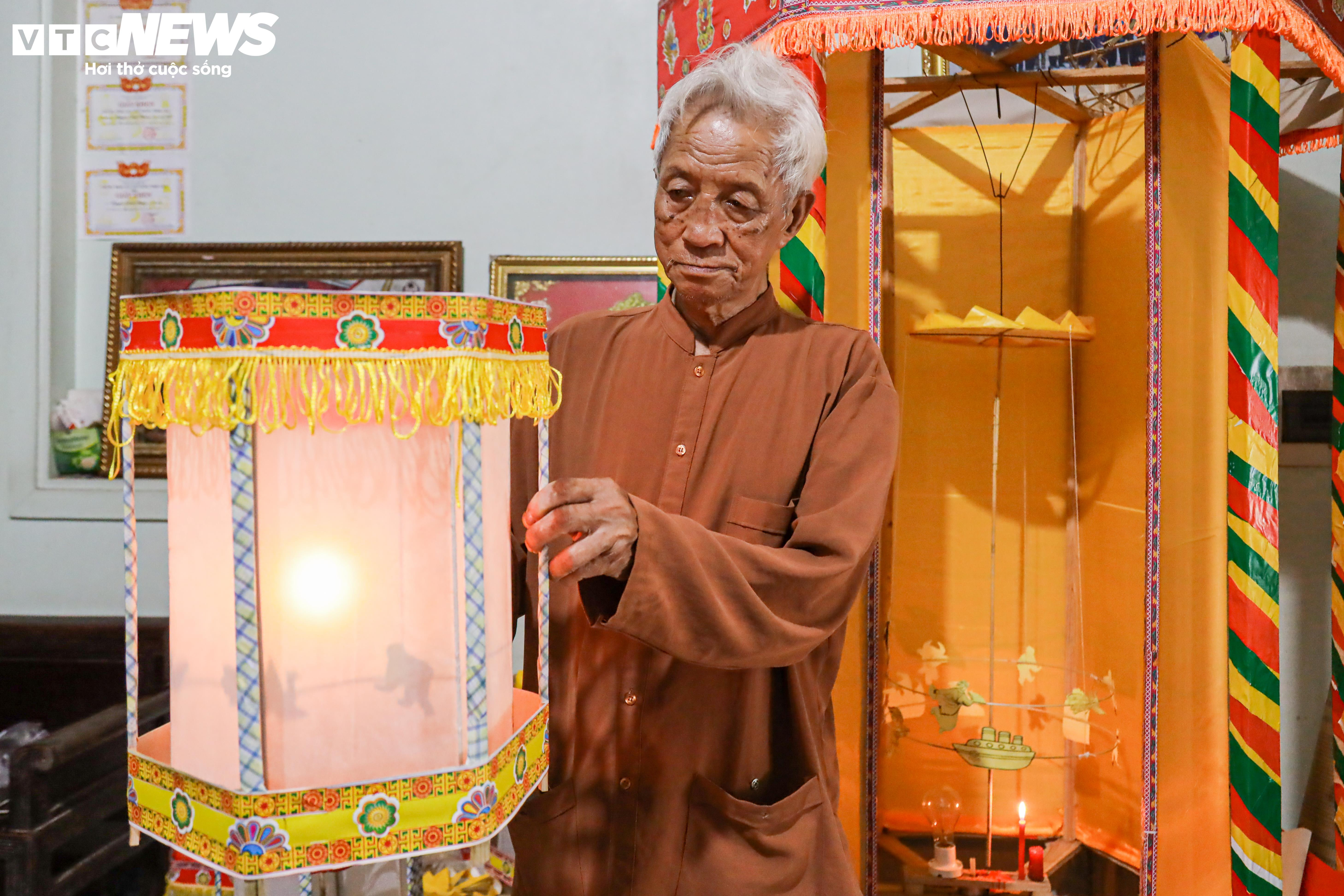 Nghệ nhân 84 tuổi vẫn miệt mài làm đèn hiếu thảo mỗi dịp Trung thu - 2