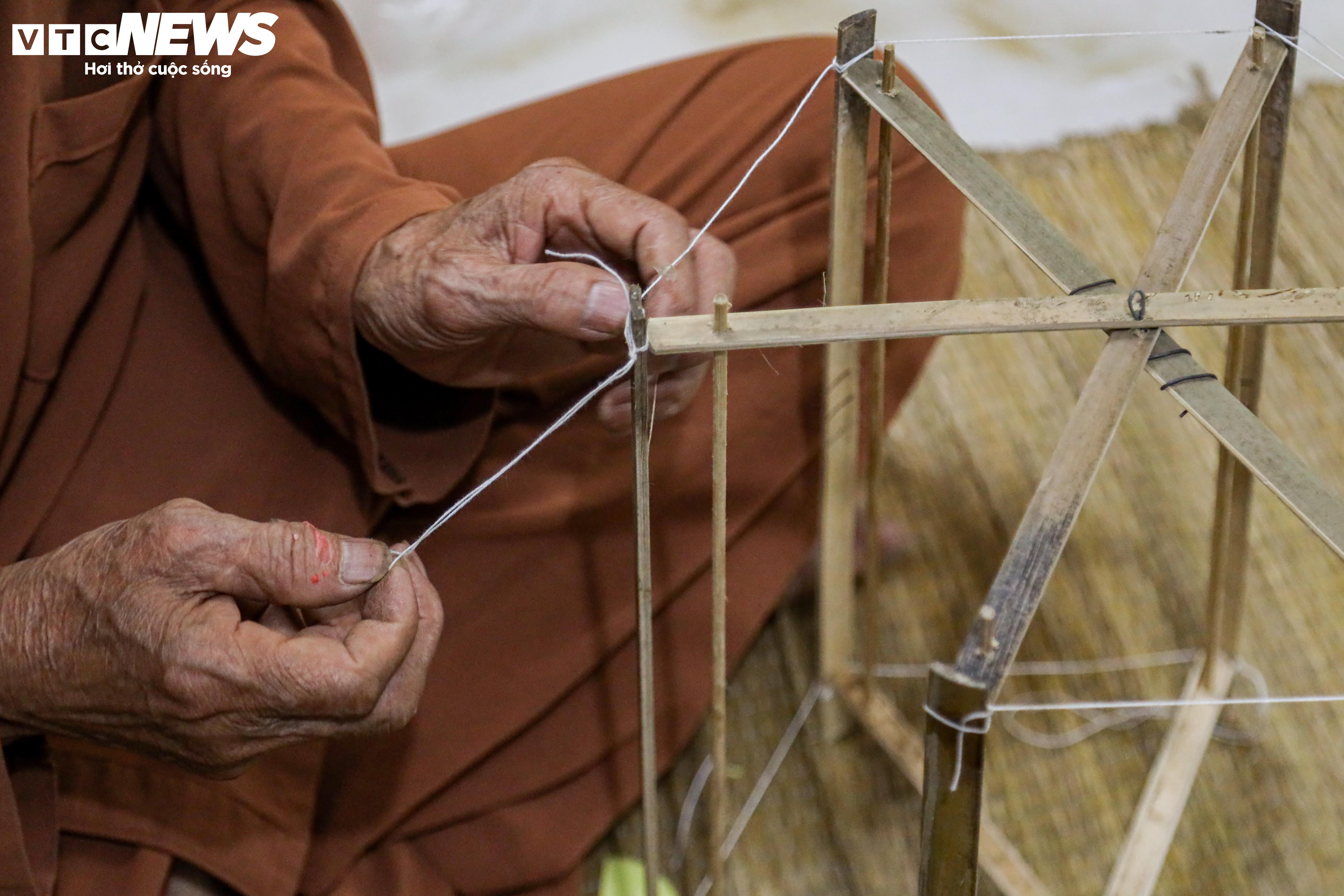 Nghệ nhân 84 tuổi vẫn miệt mài làm đèn hiếu thảo mỗi dịp Trung thu - 7