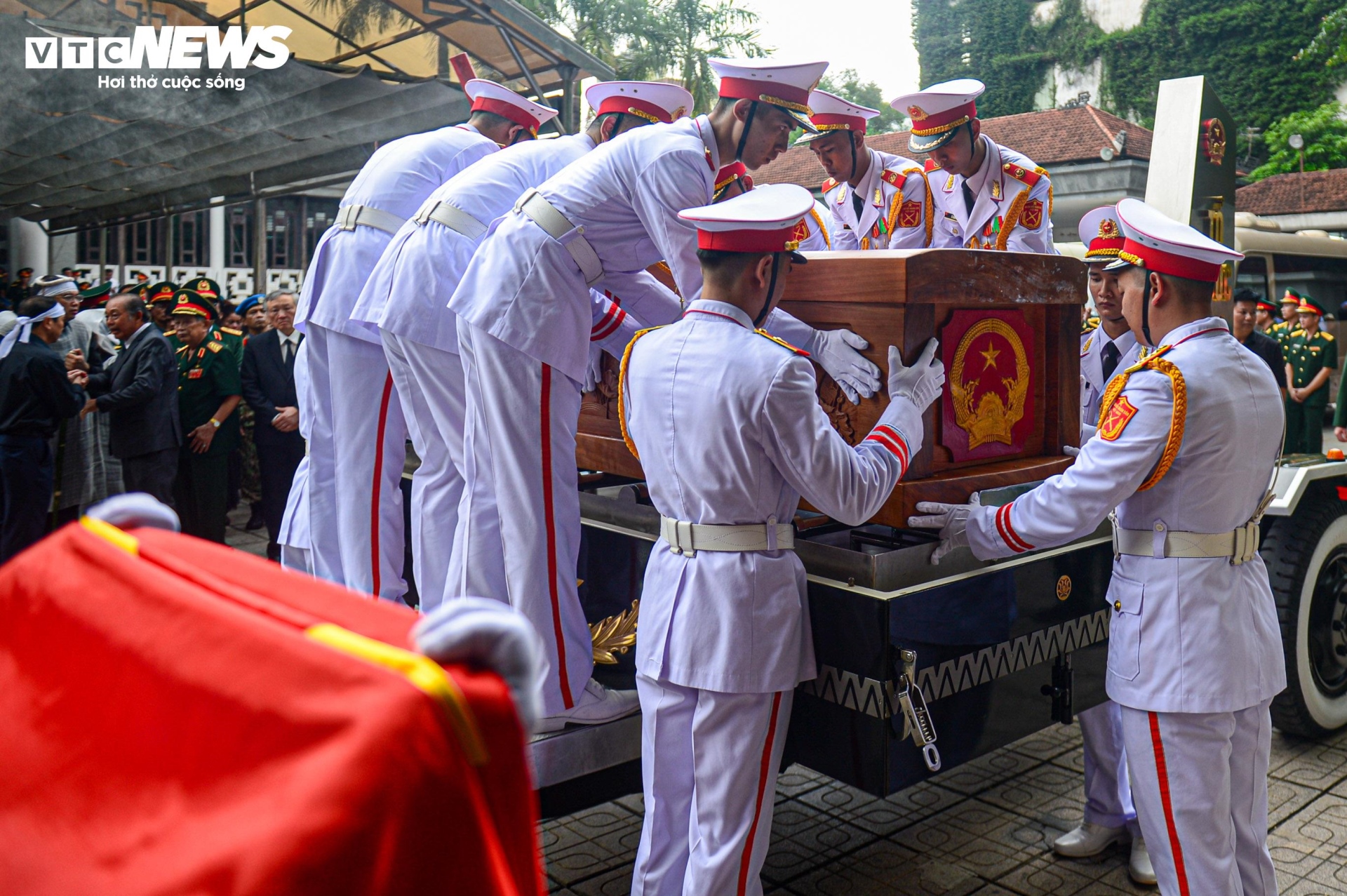 Tiễn đưa Thượng tướng Nguyễn Chí Vịnh về nơi an nghỉ cuối cùng - 7