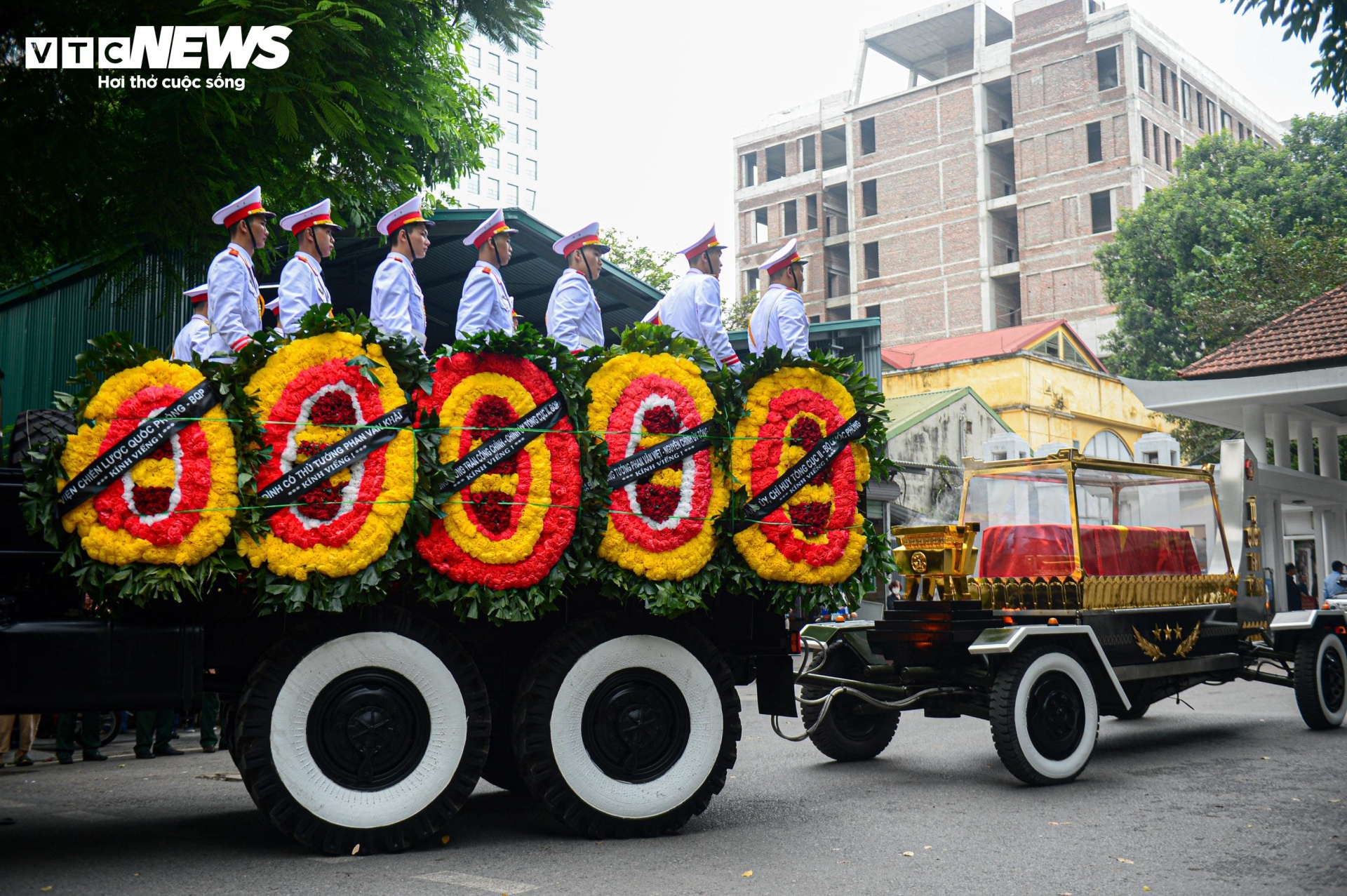 Tiễn đưa Thượng tướng Nguyễn Chí Vịnh về nơi an nghỉ cuối cùng - 13