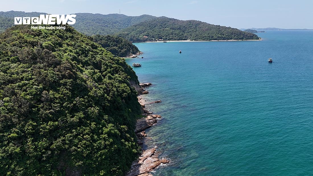 Ngắm biển xanh, cát trắng và vẻ đẹp nguyên sơ ở huyện đảo đẹp bậc nhất Việt Nam - 15