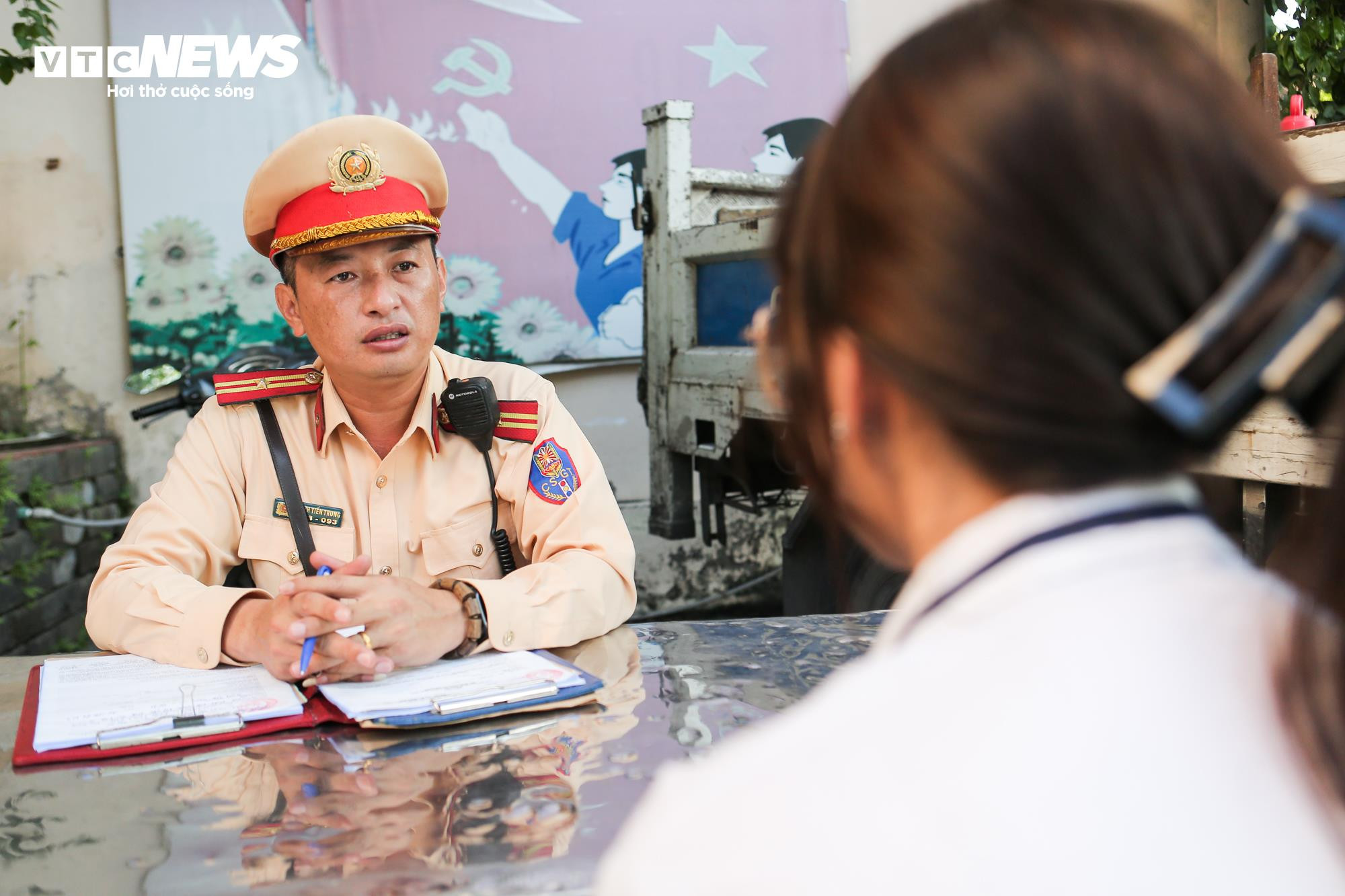 Cho con chưa đủ tuổi lái xe, bố phải nhận điện thoại đến nộp phạt - 9