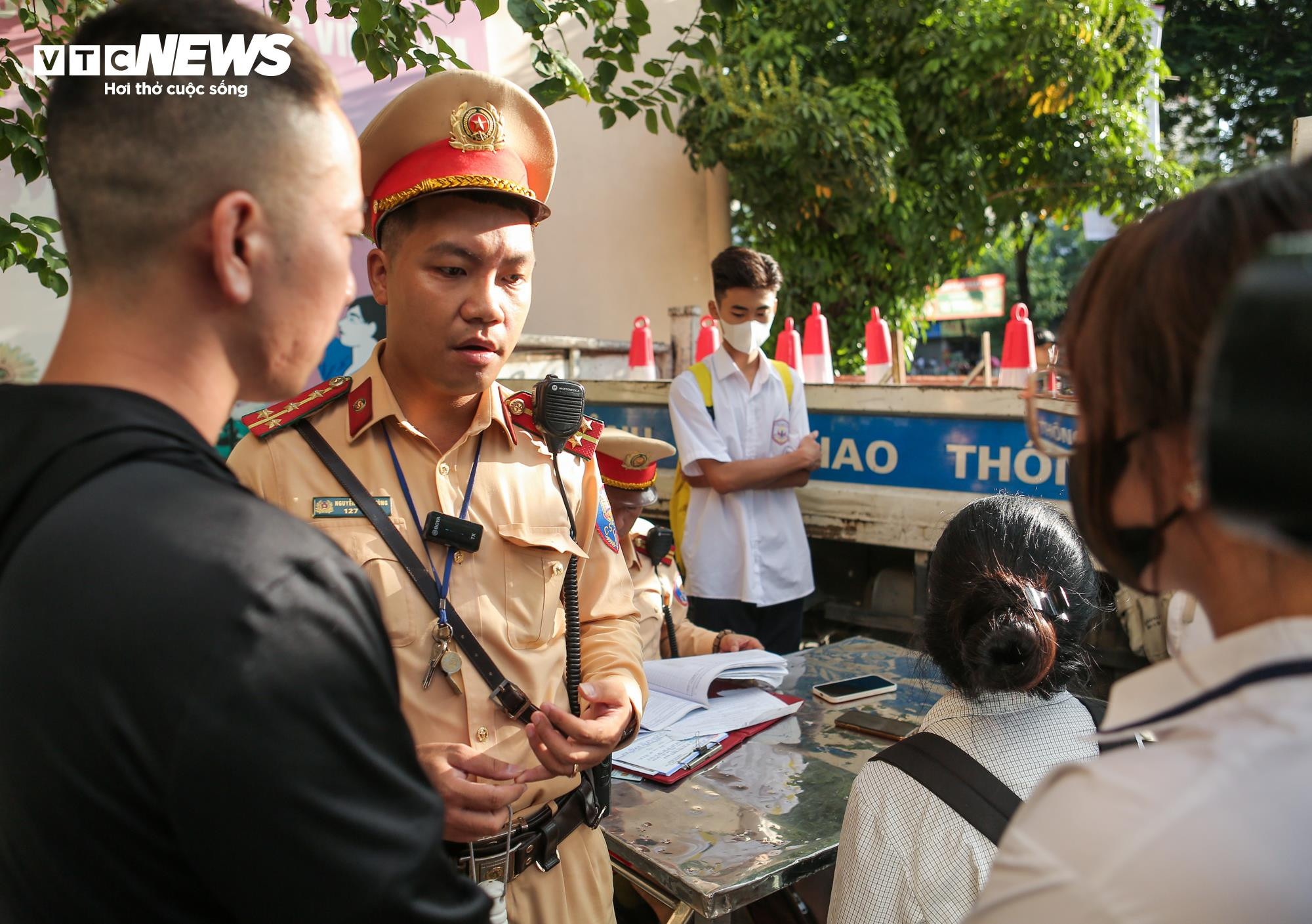 Cho con chưa đủ tuổi lái xe, bố phải nhận điện thoại đến nộp phạt - 13