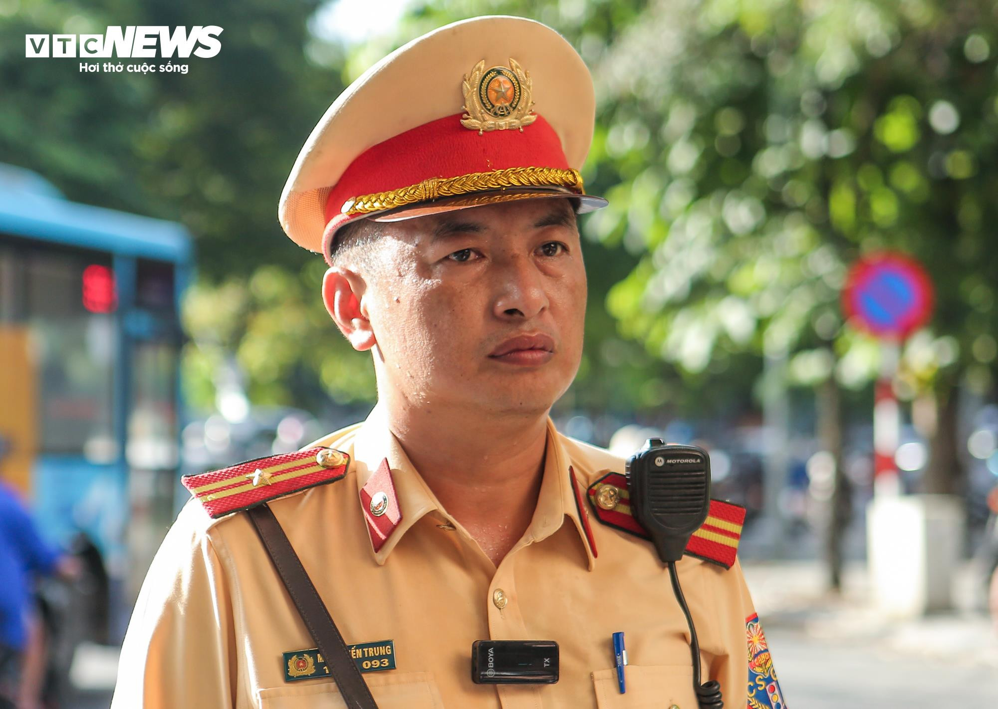 Cho con chưa đủ tuổi lái xe, bố phải nhận điện thoại đến nộp phạt - 16