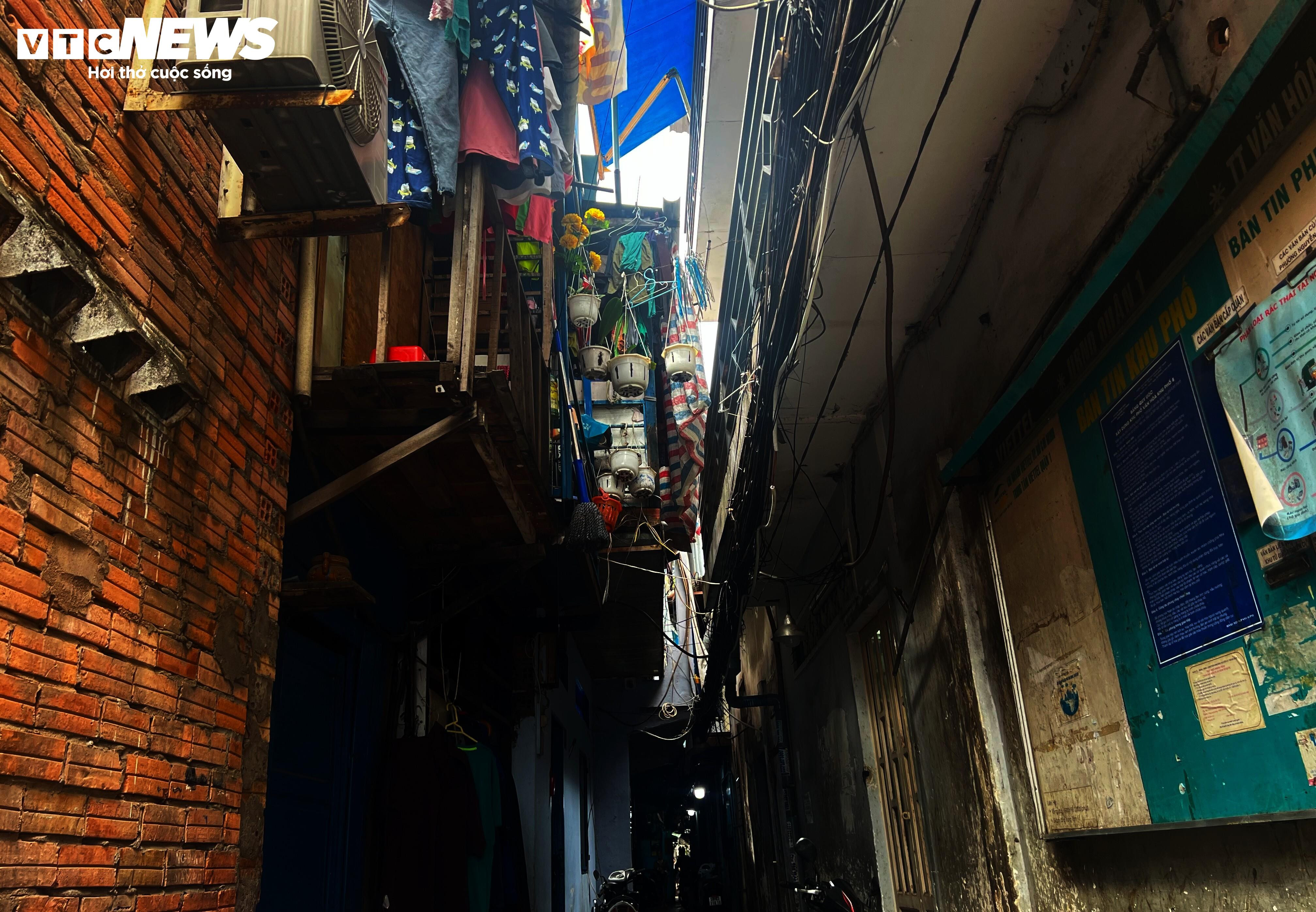 Cuộc sống 'không ánh mặt trời' trong khu nhà siêu nhỏ ngay trung tâm TP.HCM - 12