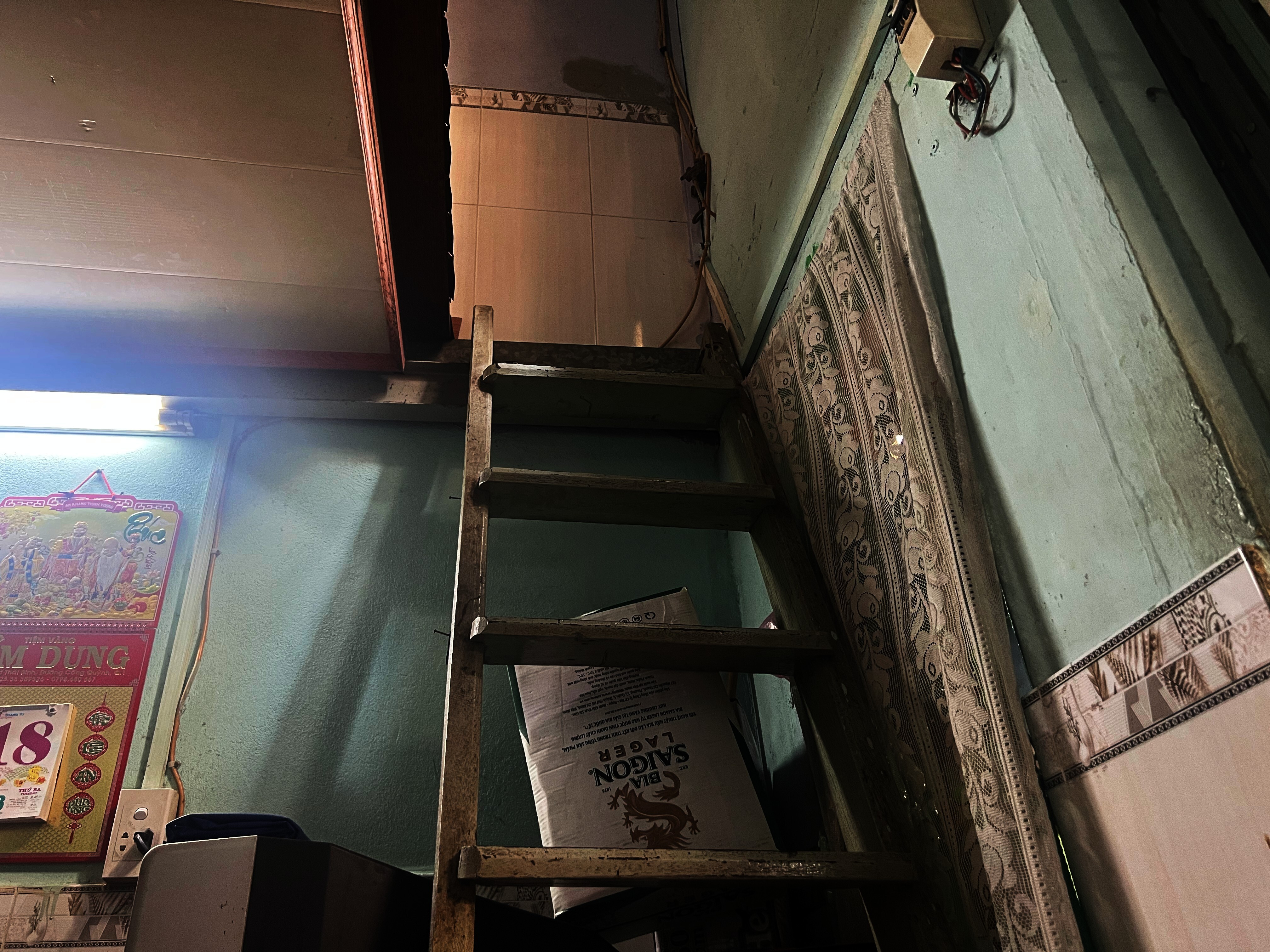 Cuộc sống 'không ánh mặt trời' trong khu nhà siêu nhỏ ngay trung tâm TP.HCM - 9