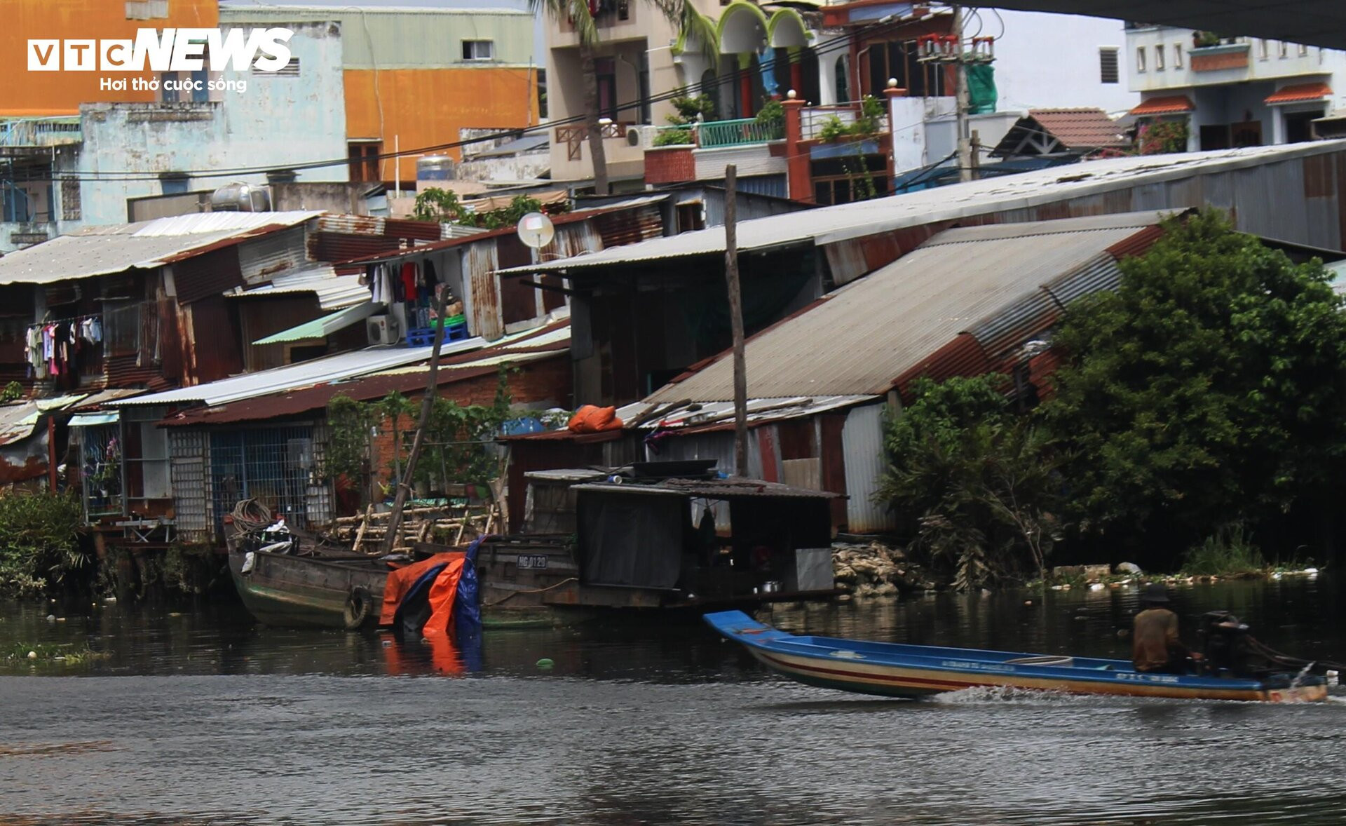 Cuộc sống 'không ánh mặt trời' trong khu nhà siêu nhỏ ngay trung tâm TP.HCM - 20