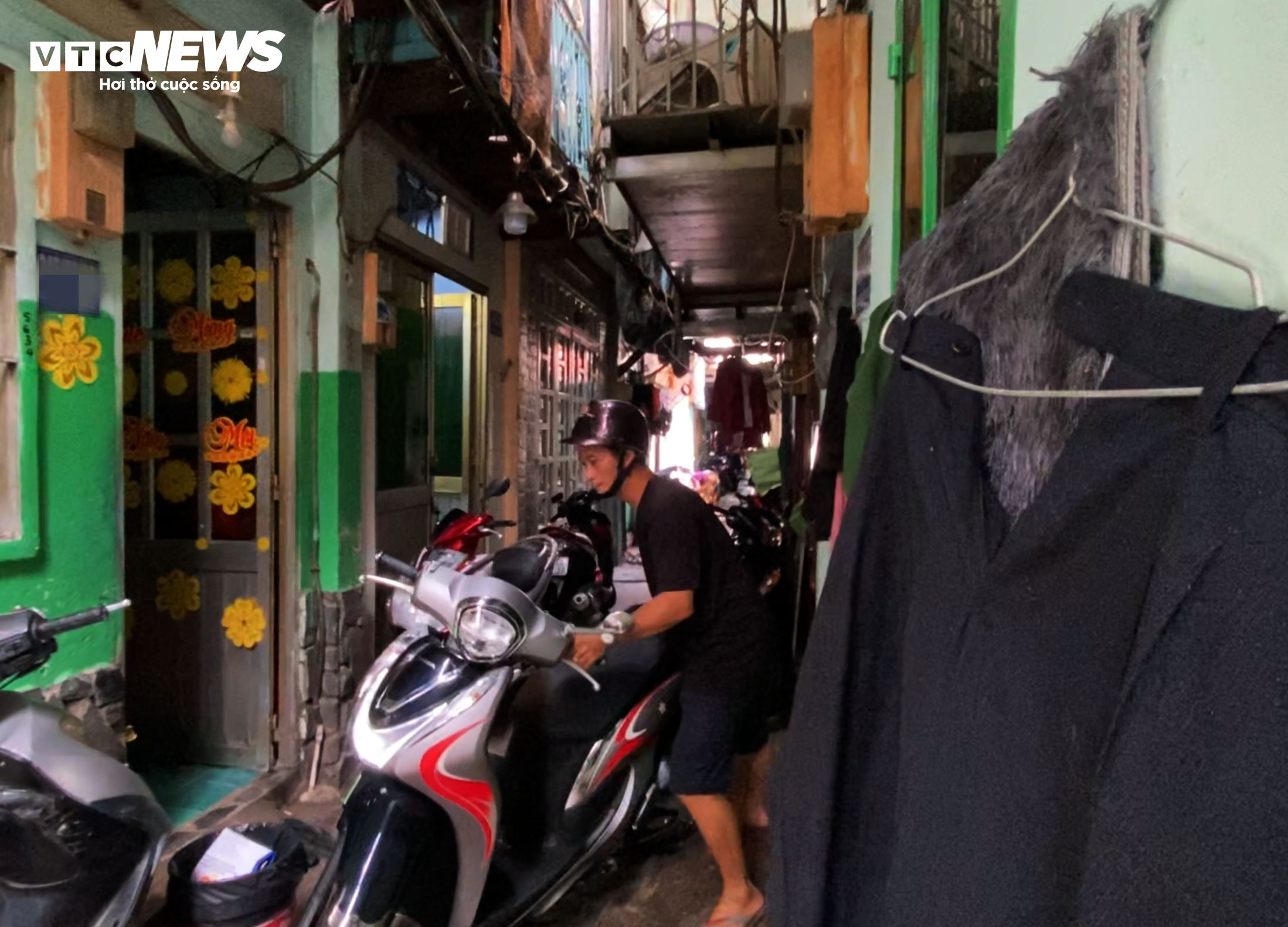 Cuộc sống 'không ánh mặt trời' trong khu nhà siêu nhỏ ngay trung tâm TP.HCM - 8