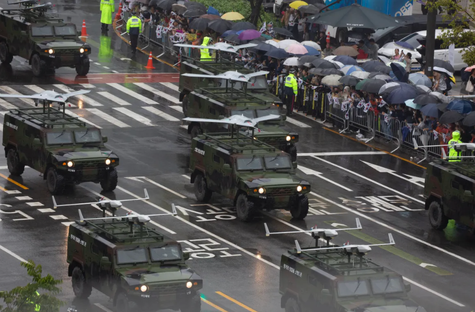 Hình ảnh Hàn Quốc duyệt binh, phô diễn khí tài trên đường phố Seoul - 7
