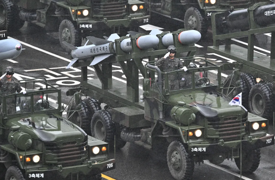 Hình ảnh Hàn Quốc duyệt binh, phô diễn khí tài trên đường phố Seoul - 8