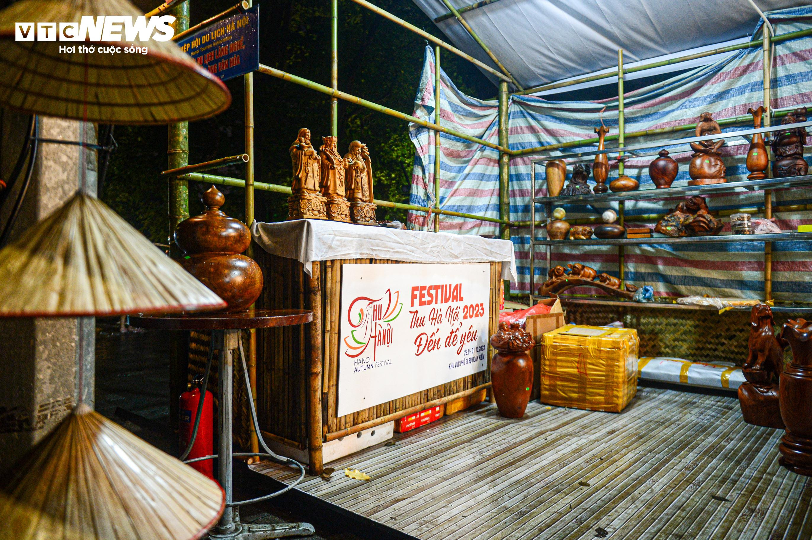 Phố đi bộ đông kín người đêm khai mạc Festival Thu Hà Nội 2023 - 5