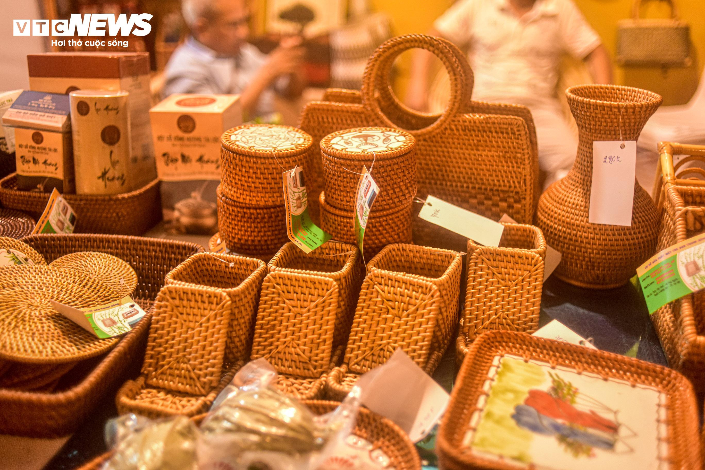 Phố đi bộ đông kín người đêm khai mạc Festival Thu Hà Nội 2023 - 8