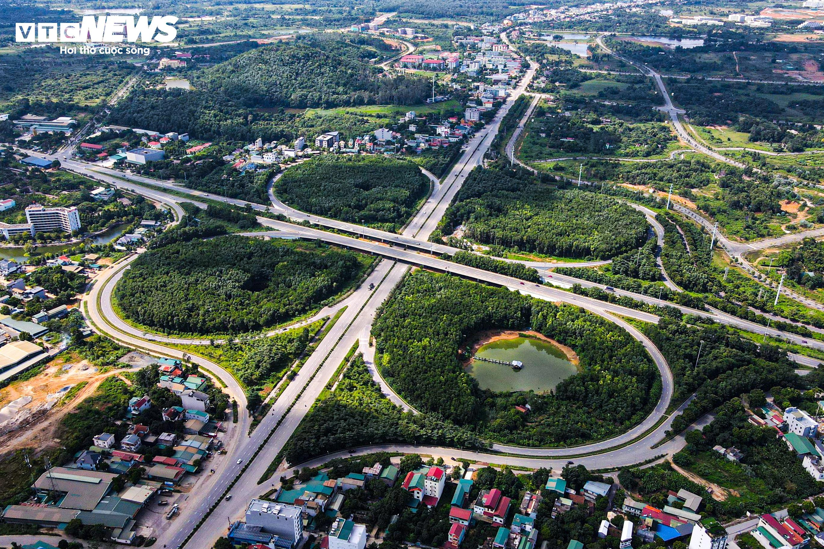 Ngắm từ trên cao đại lộ dài nhất Việt Nam sau 13 năm đi vào hoạt động - 5