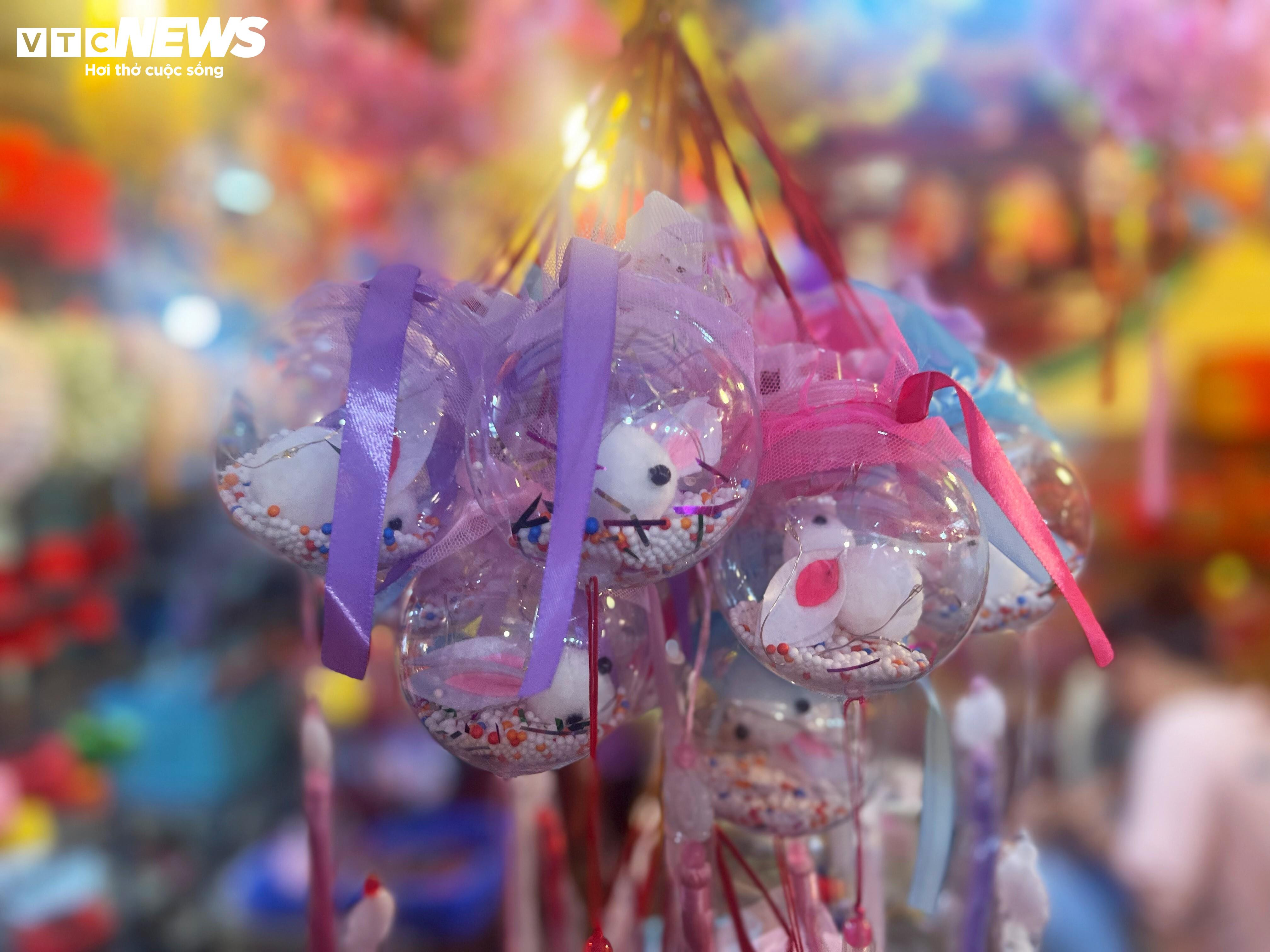 Phố lồng đèn ở TP.HCM nhộn nhịp người đi chơi Trung thu - 5