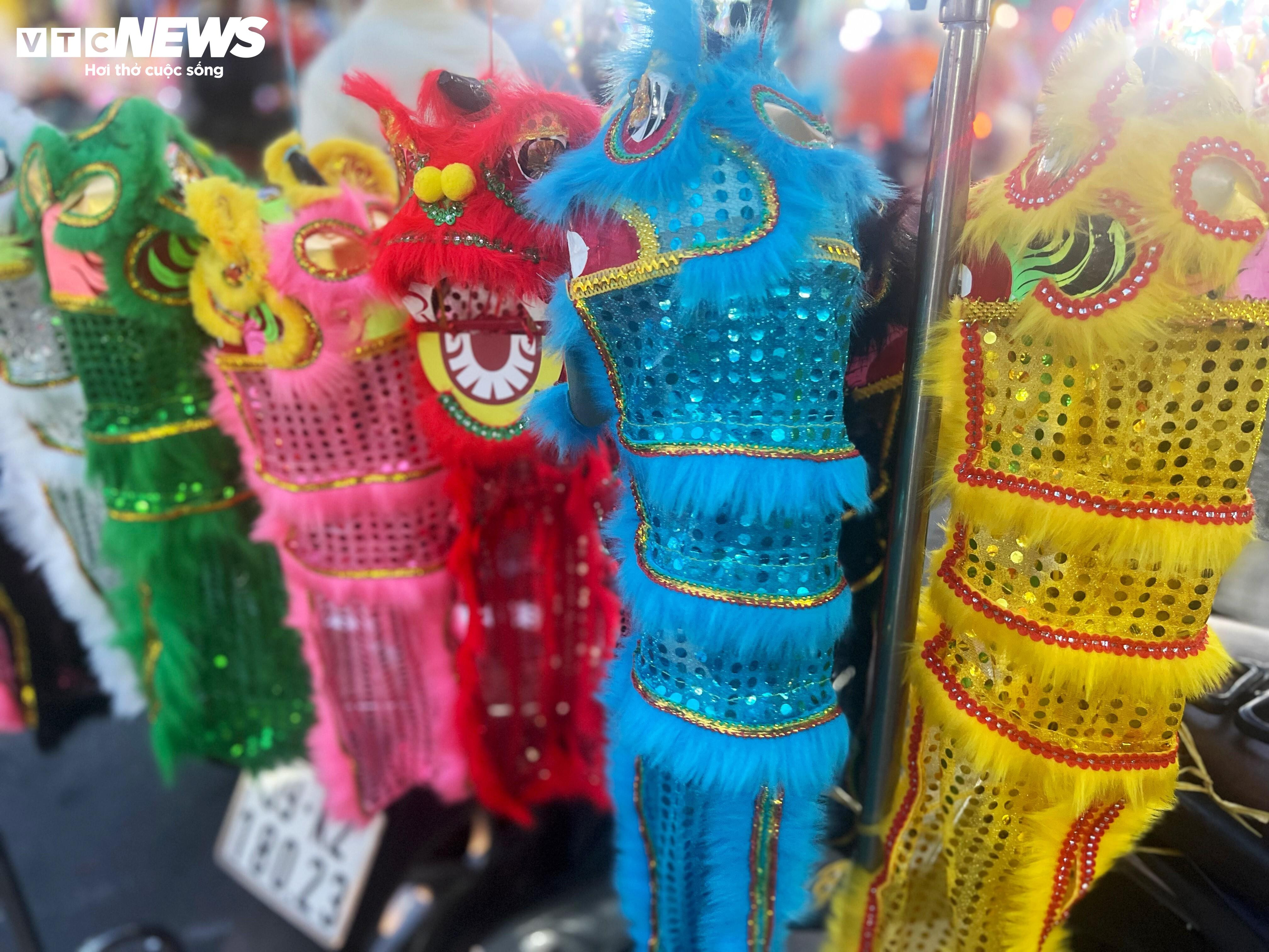 Phố lồng đèn ở TP.HCM nhộn nhịp người đi chơi Trung thu - 7