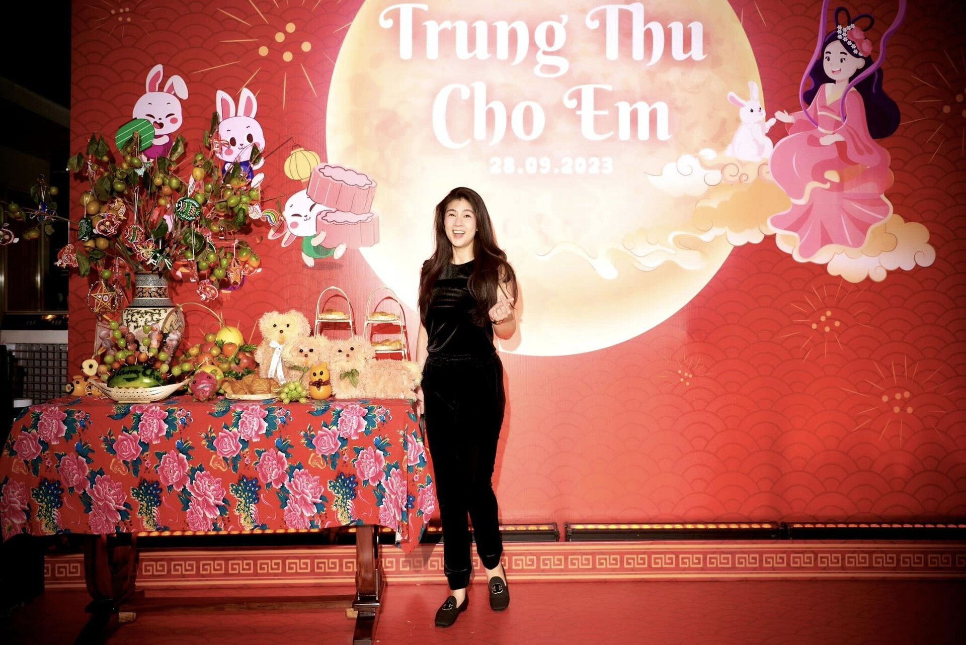 Sao Việt 30/9: Chi Pu gợi cảm đón trung thu, Hồng Diễm tái ngộ 'mẹ ruột' - 4