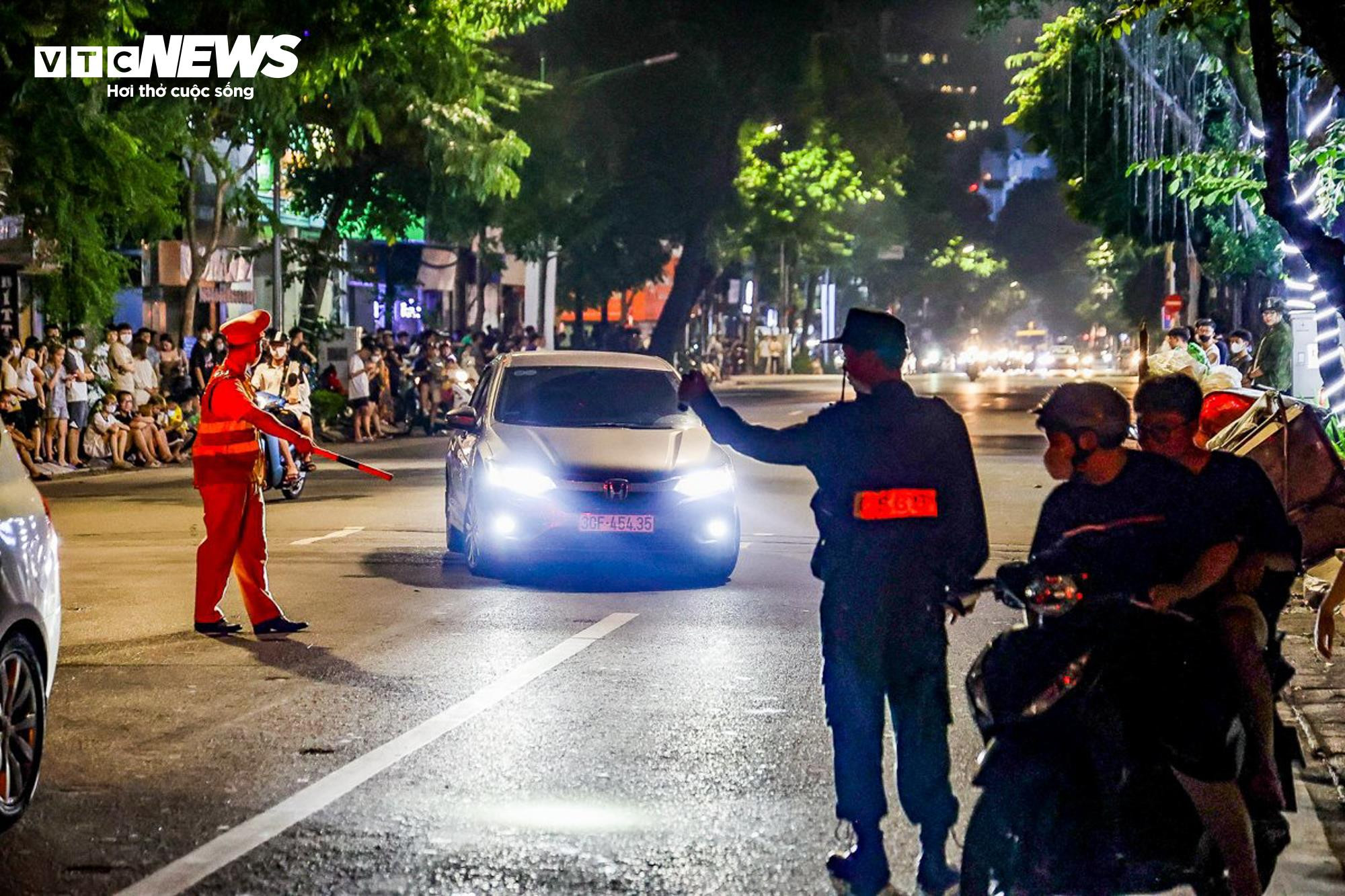 'Thông chốt’ bất thành, nam thanh niên bị lực lượng chức năng xử lý - 10