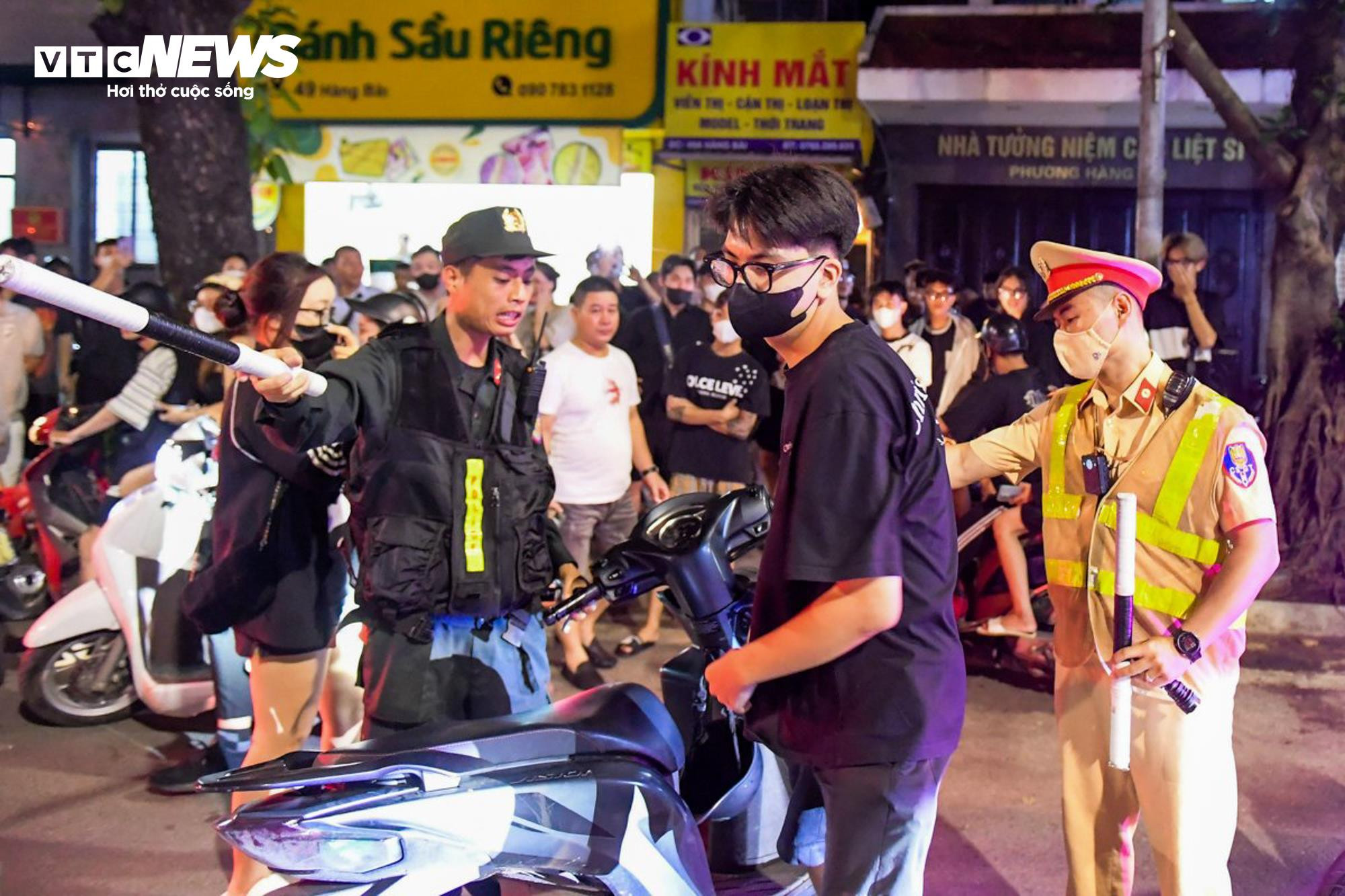 'Thông chốt’ bất thành, nam thanh niên bị lực lượng chức năng xử lý - 6