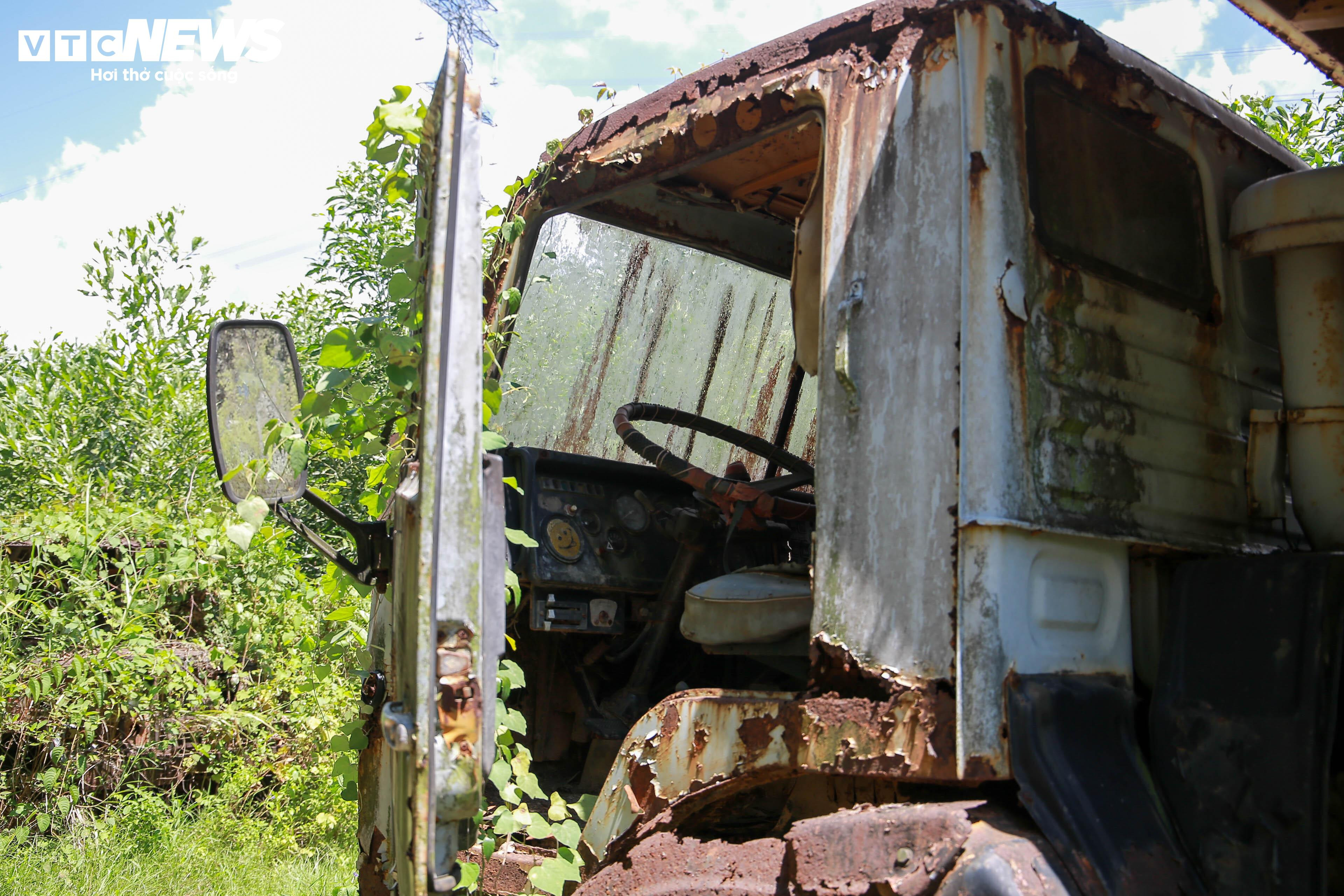 Xe cộ, máy móc tuyển quặng sắt nằm hoen rỉ gần nửa thập kỷ trong rừng tràm ở Huế - 12