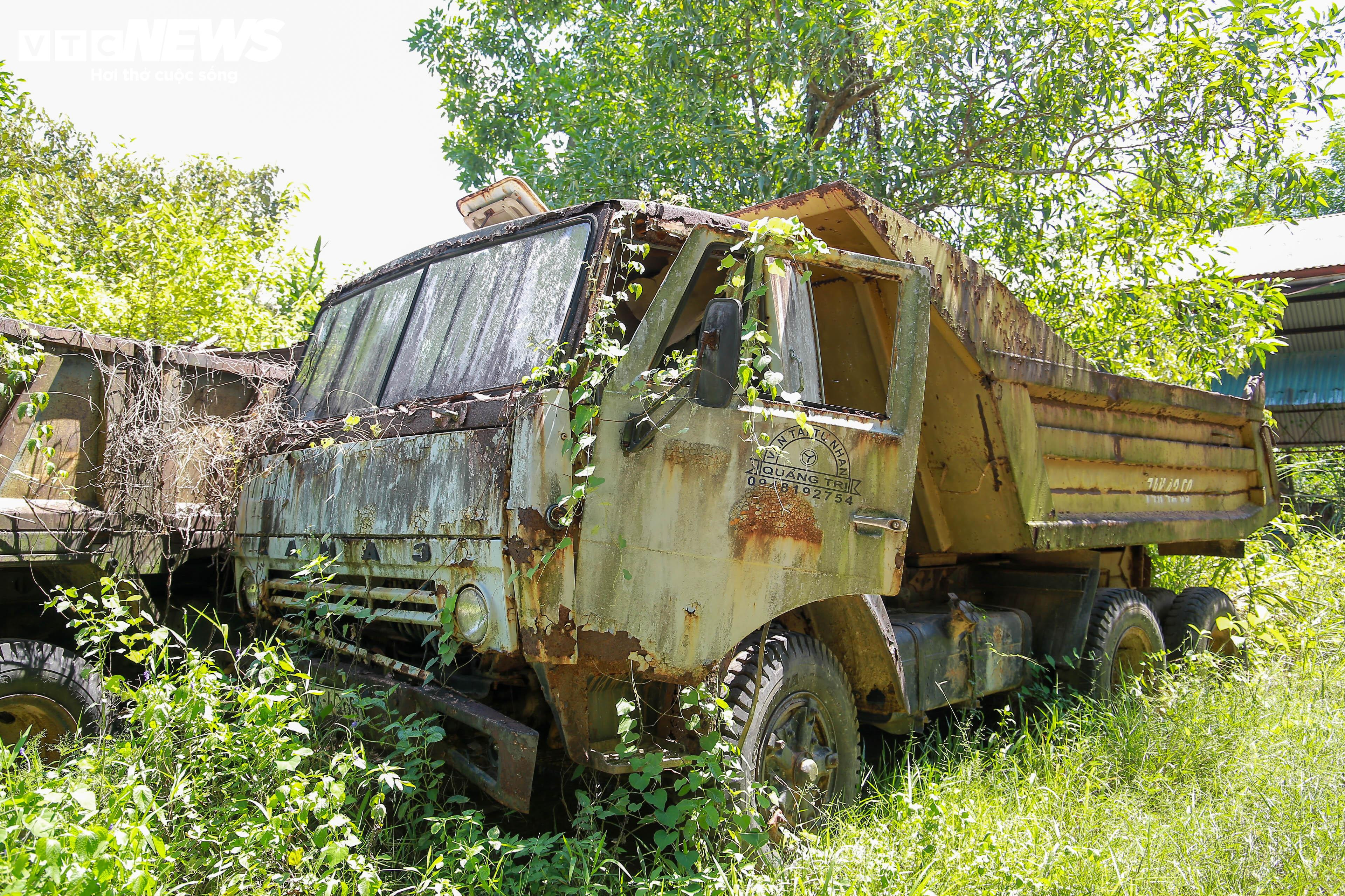 Xe cộ, máy móc tuyển quặng sắt nằm hoen rỉ gần nửa thập kỷ trong rừng tràm ở Huế - 4