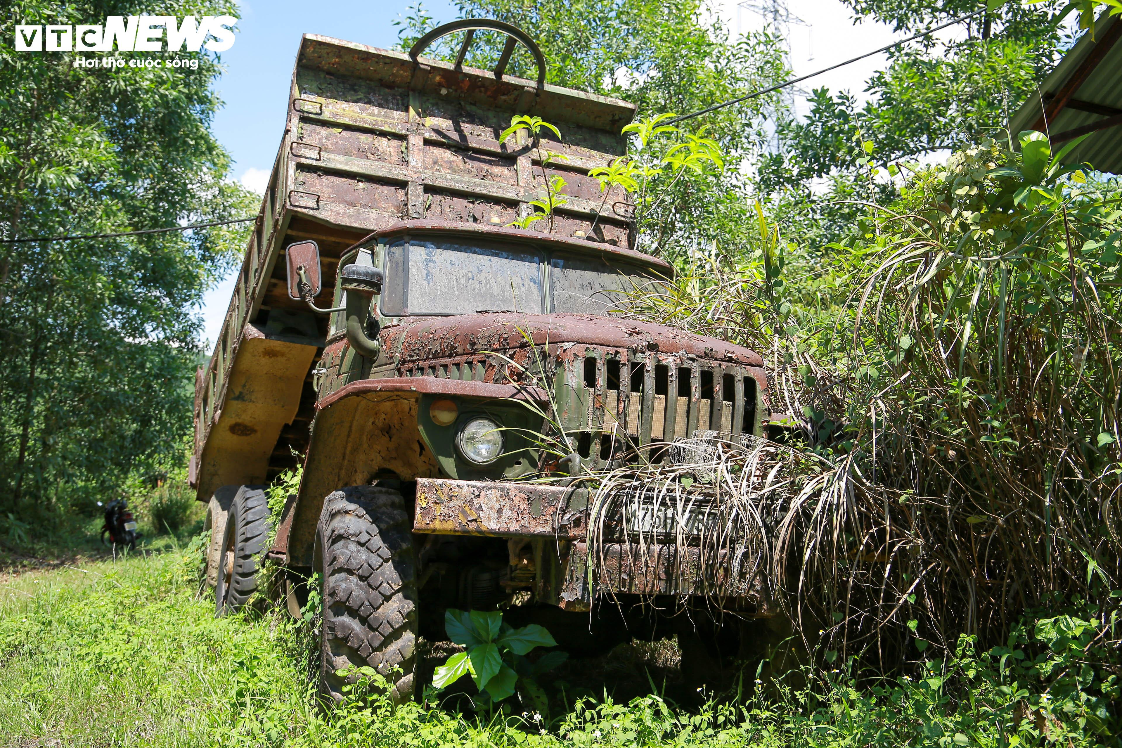 Xe cộ, máy móc tuyển quặng sắt nằm hoen rỉ gần nửa thập kỷ trong rừng tràm ở Huế - 8