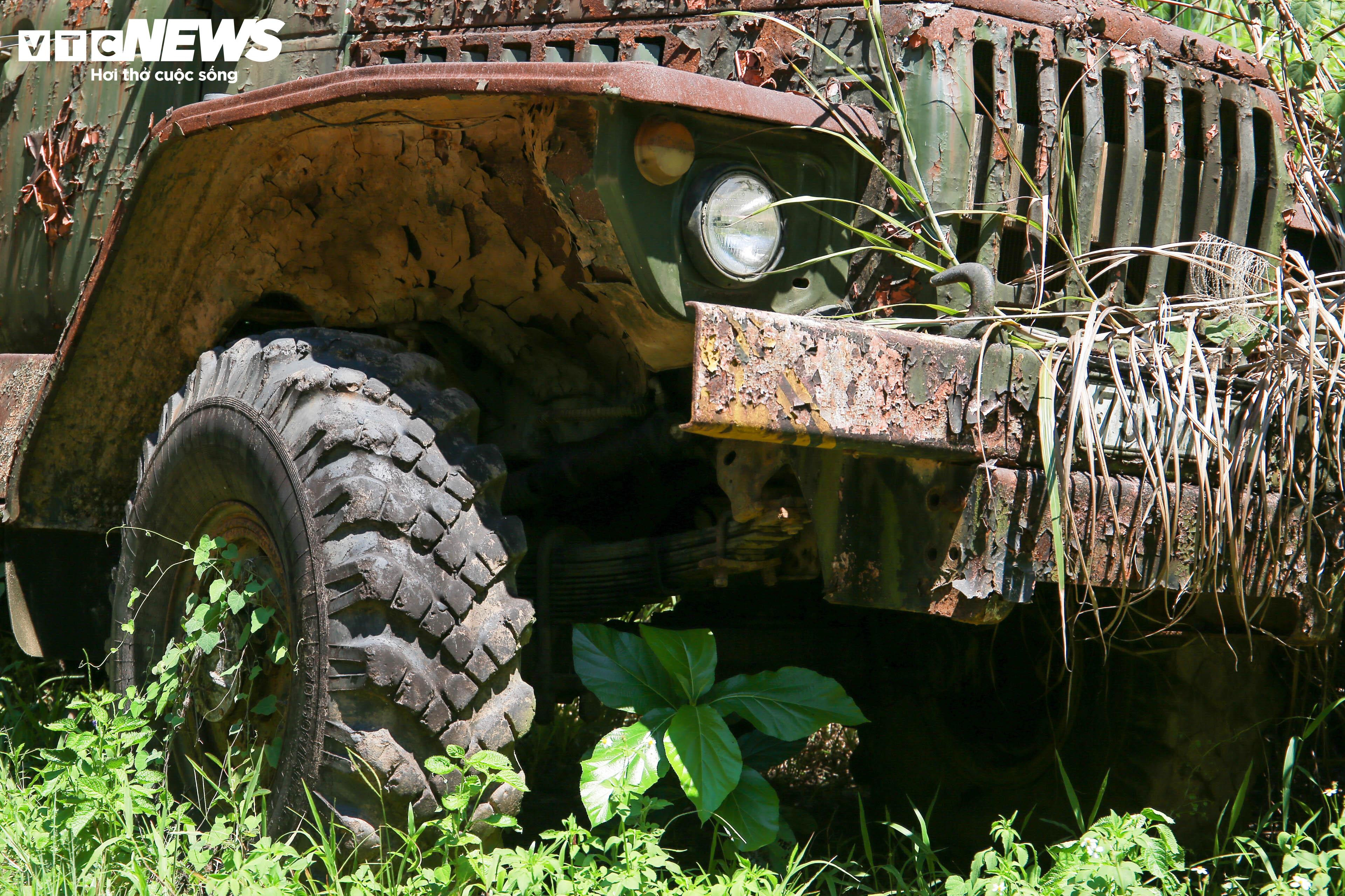 Xe cộ, máy móc tuyển quặng sắt nằm hoen rỉ gần nửa thập kỷ trong rừng tràm ở Huế - 9